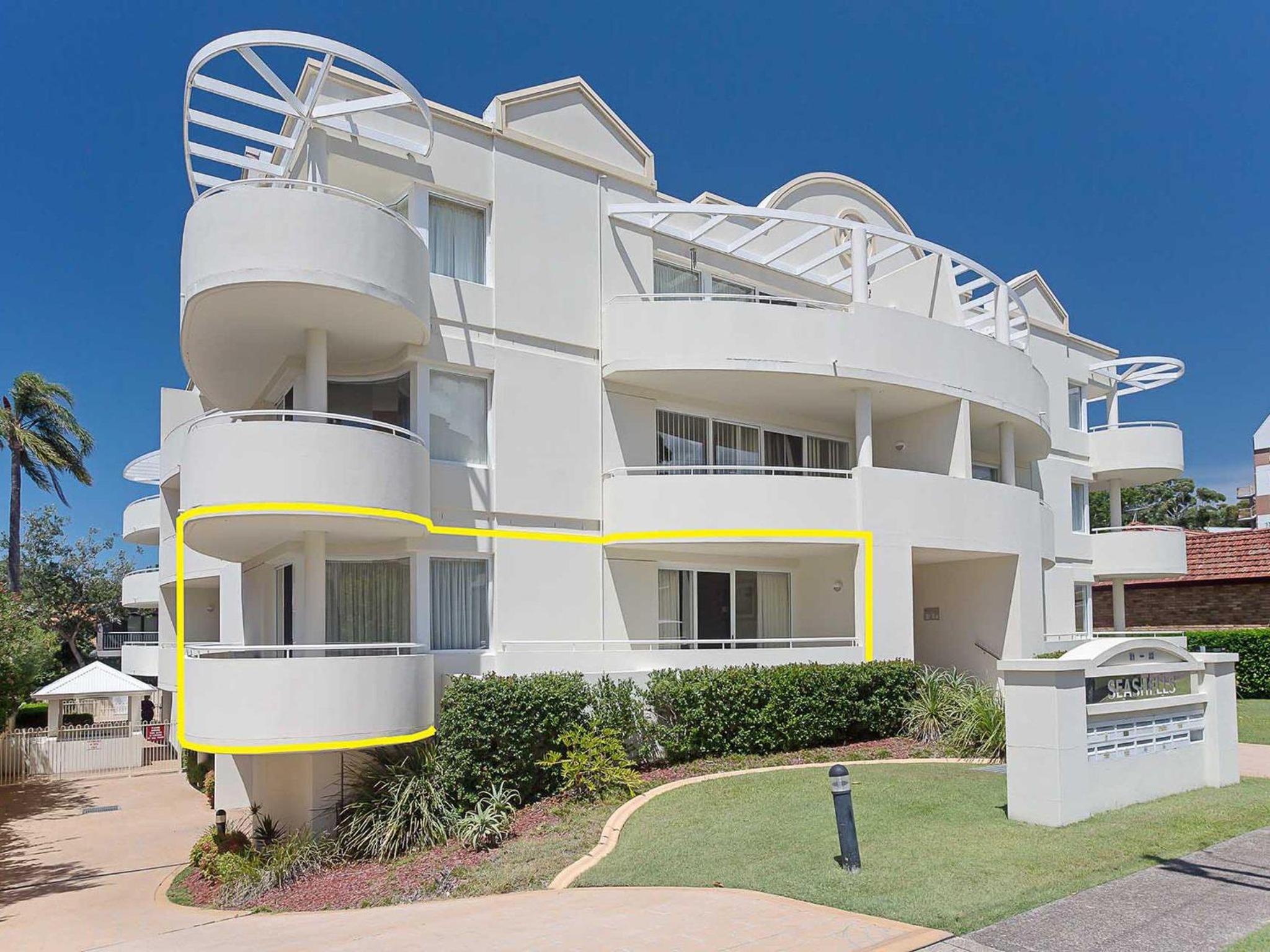 Hotel Seashells, 2,21-23 Magnus Street -Unit with Air con, complex lift and pool, close to town - Image 1