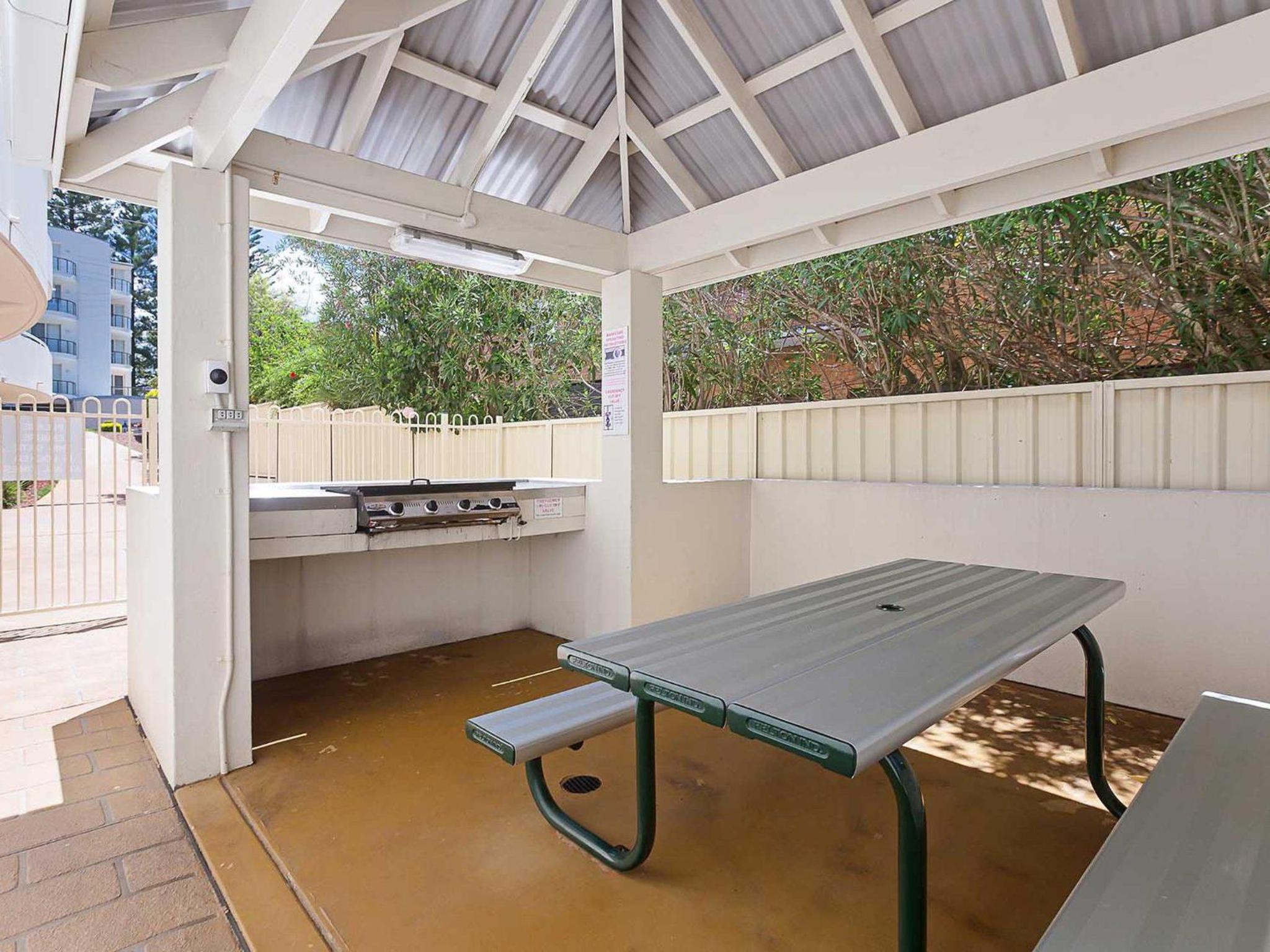 Seashells, 2,21-23 Magnus Street -Unit with Air con, complex lift and pool, close to town