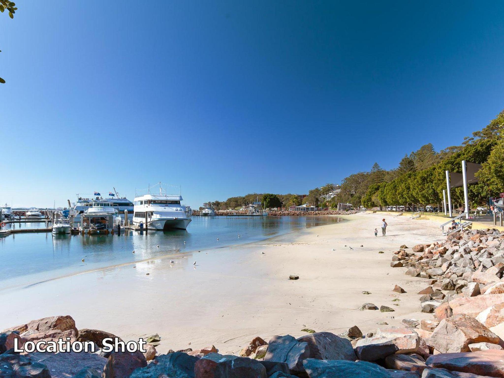 Seashells, 2,21-23 Magnus Street -Unit with Air con, complex lift and pool, close to town