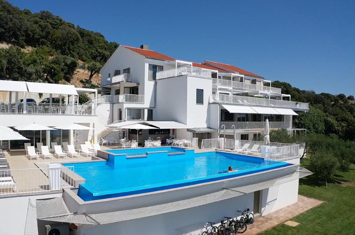 Zlatni Zalaz,Apartments,Supetarska Draga view 4