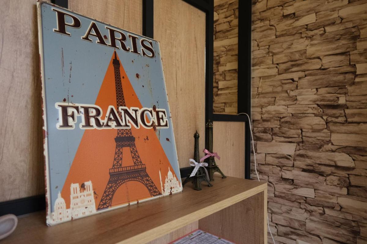 Bonjour, Paris view 2