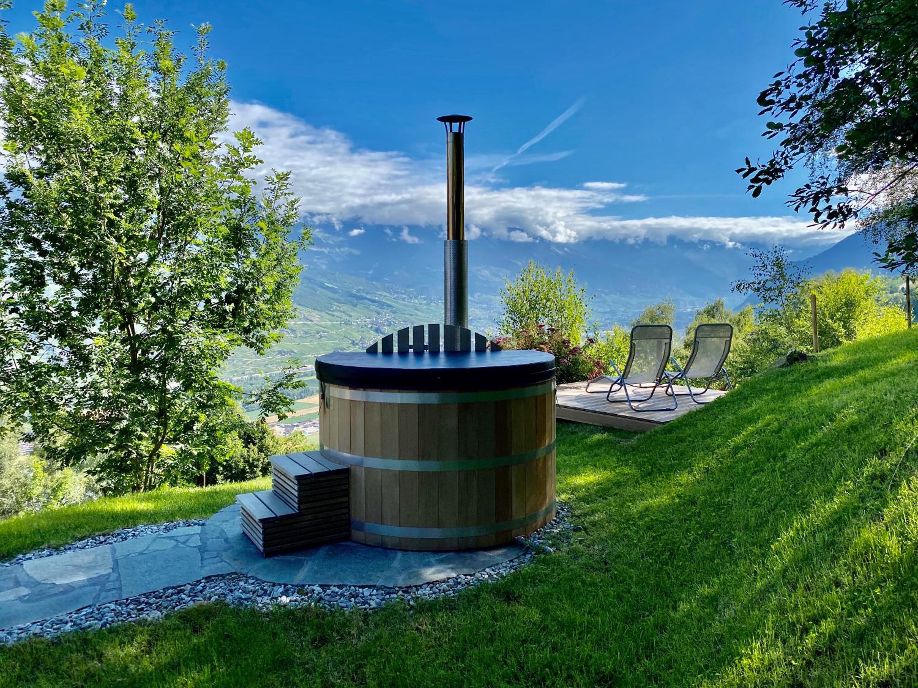 Hotel Eco Lodge With Jacuzzi And View In The Swiss Alps