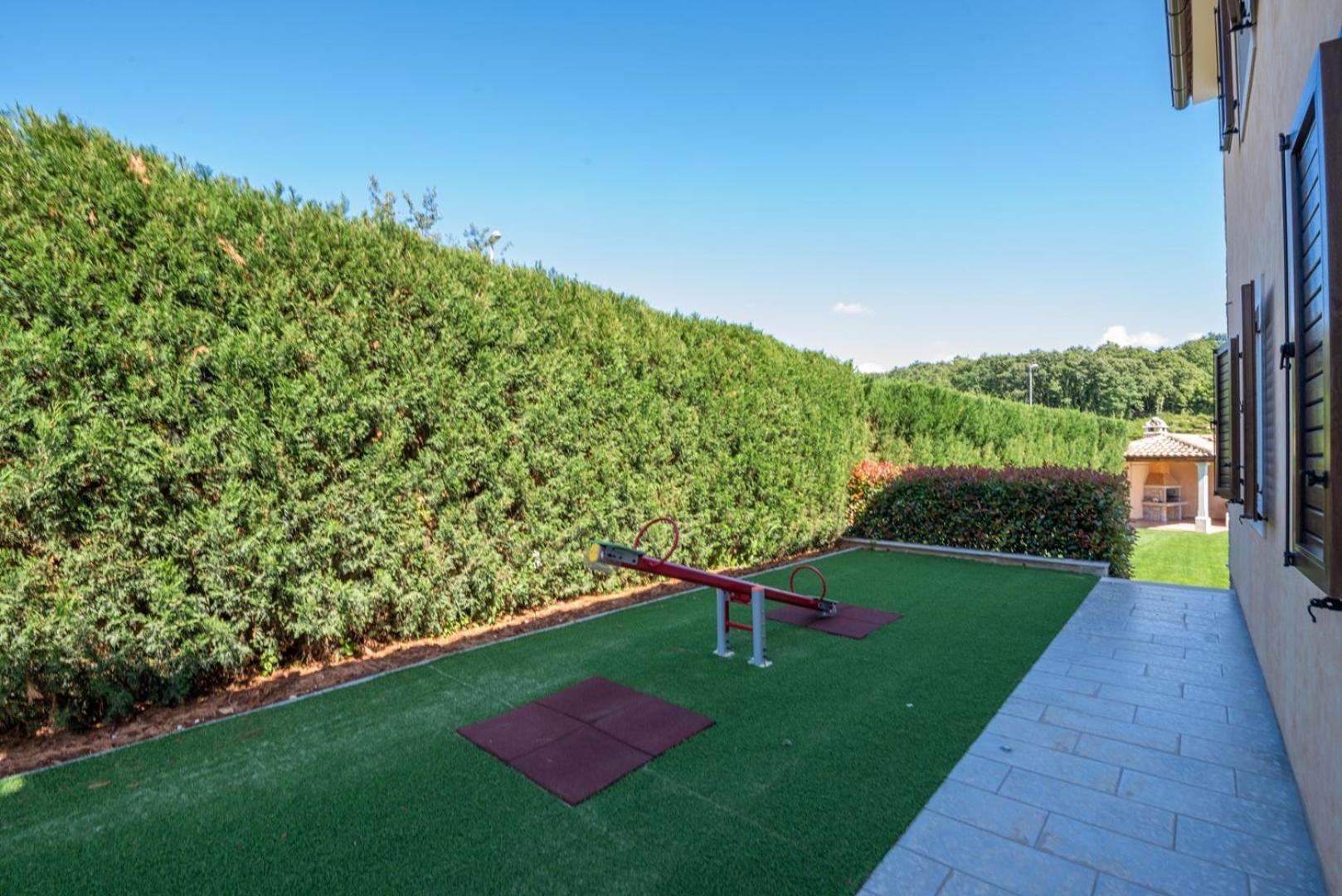 Spacious Villa Nikka with Beautiful Garden and Pool view 4