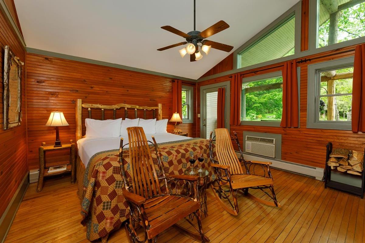 Friends Lake Inn
