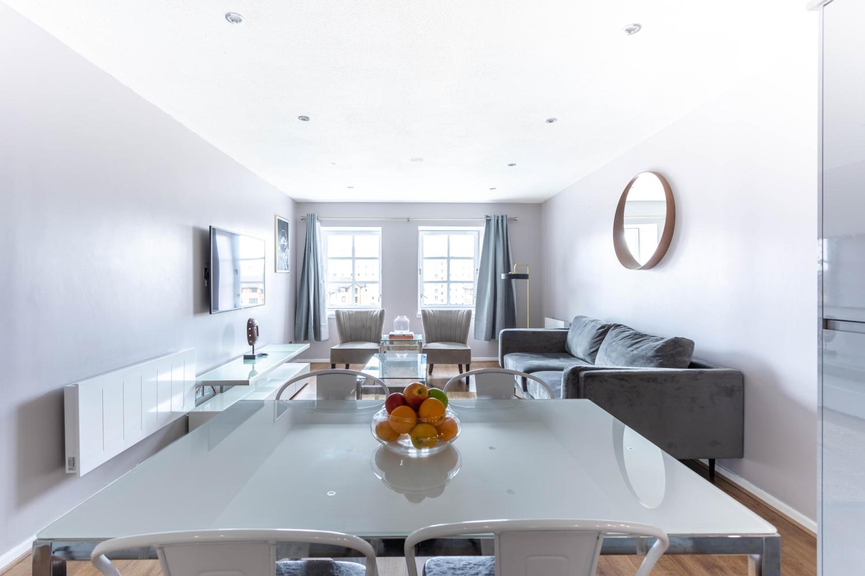 Stunning 2 Bed Merchant City Apartment with Residents Parking (Bell 2) view 4