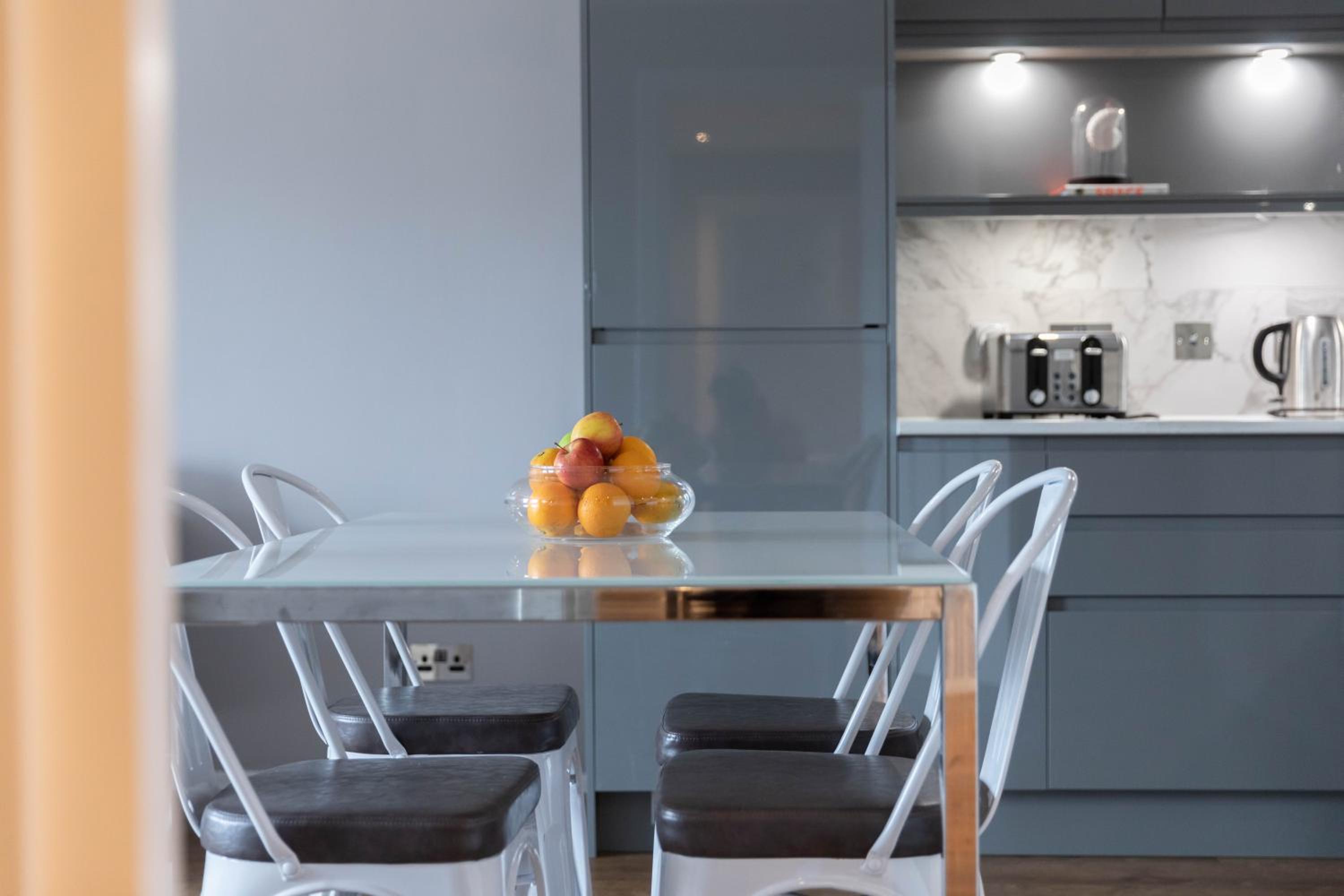 Stunning 2 Bed Merchant City Apartment with Residents Parking (Bell 2) view 2
