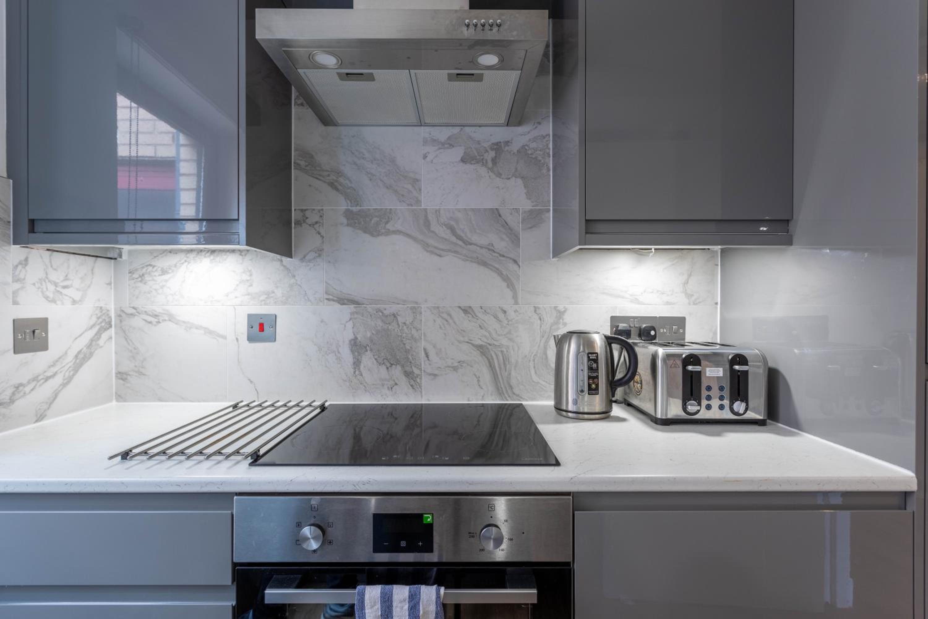 Stunning 1 Bed Merchant City Apartment with Parking view 5