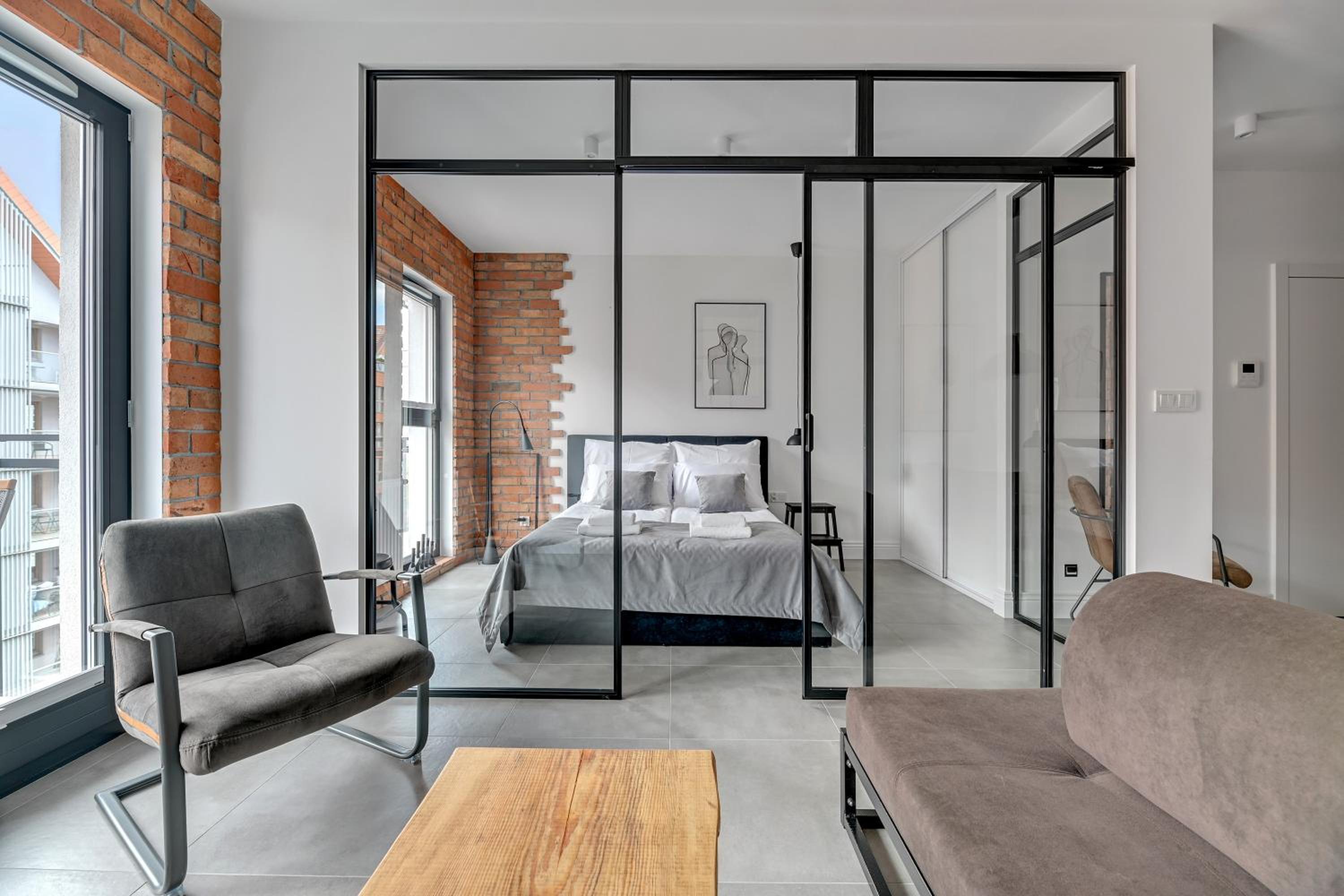 Aura III Apartments & Free Parking by Downtown Apartments