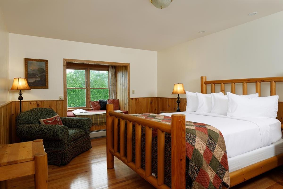 Friends Lake Inn