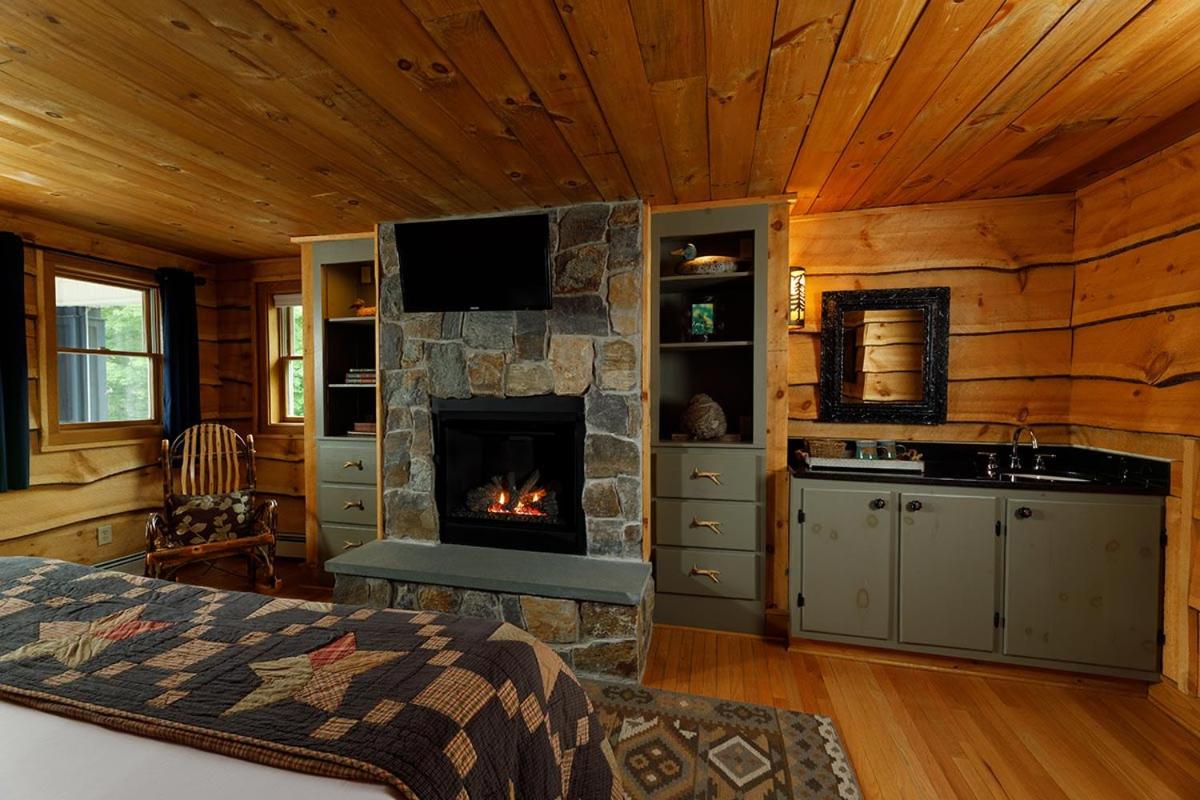 Friends Lake Inn
