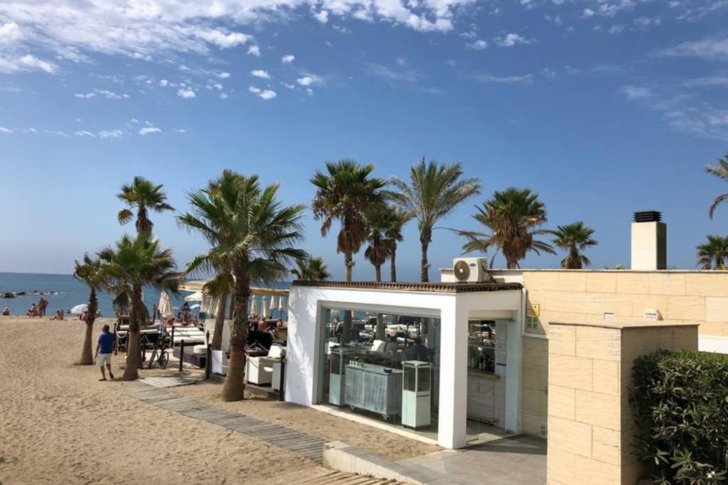 Luxury Modern Apartment by the Beach