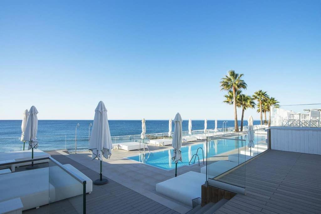 Luxury Modern Apartment by the Beach