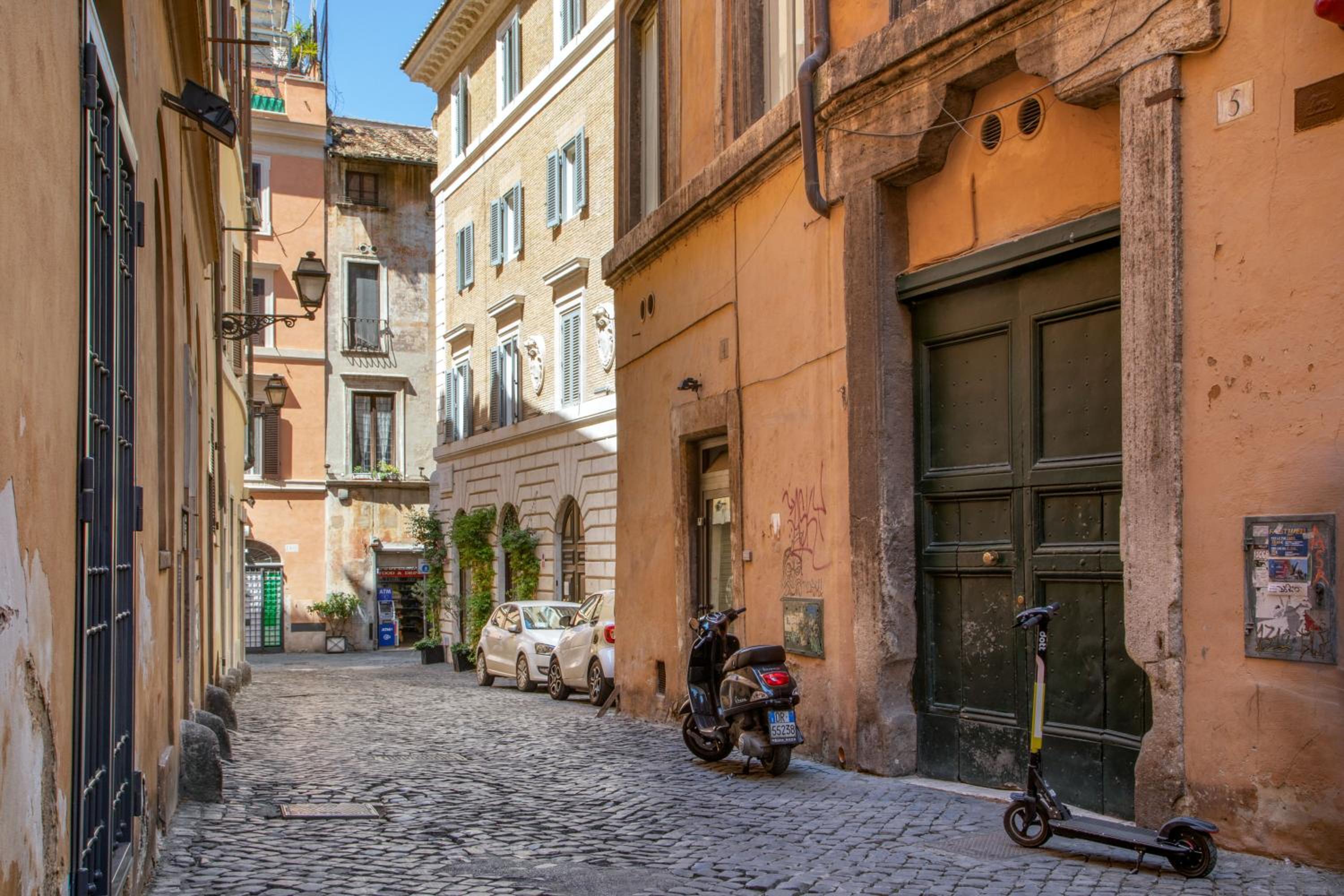 The Right Place 4U Navona Luxury Rooms