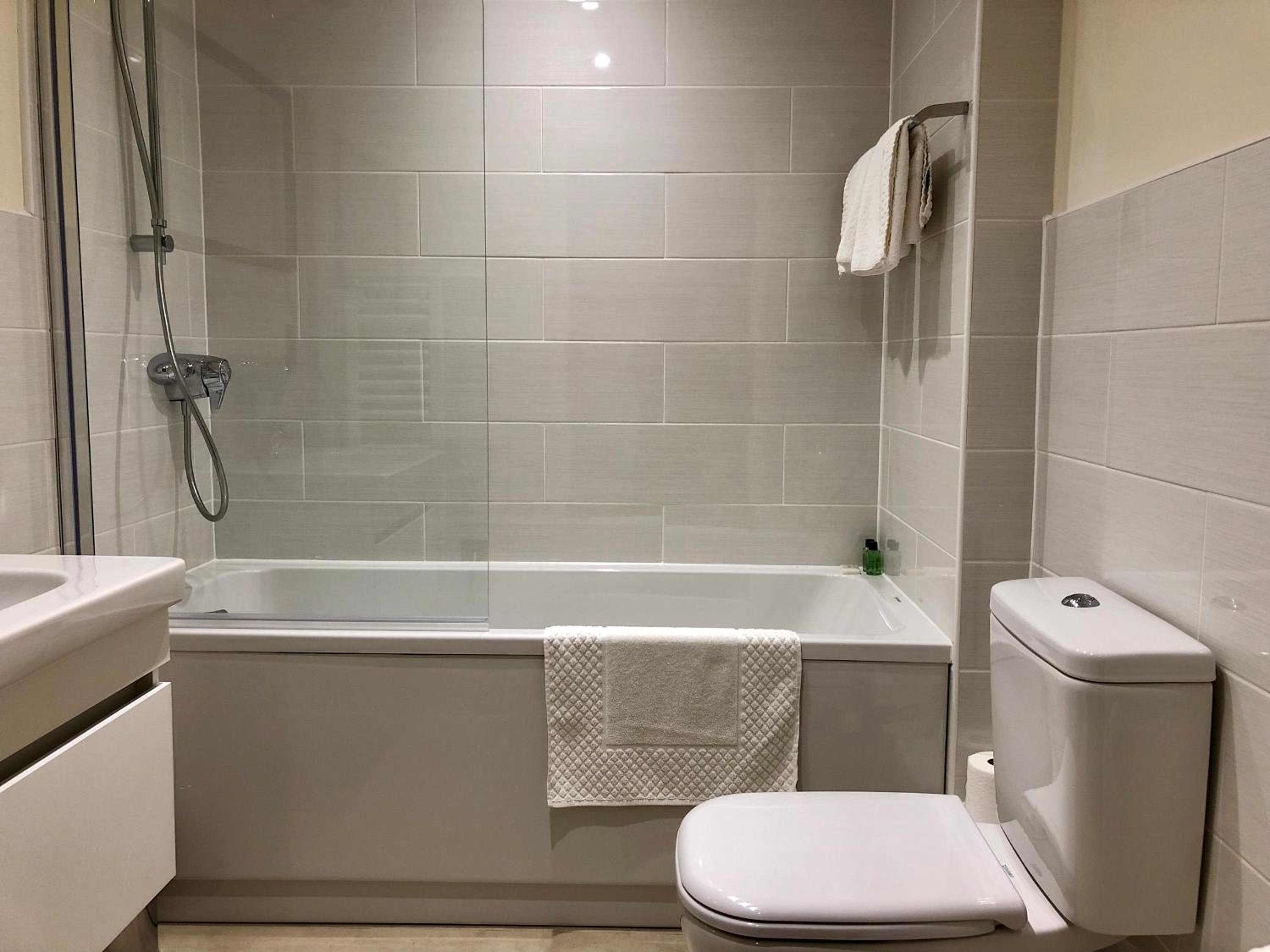 Vikings Two Bedroom Apartment With Free Parking. view 2