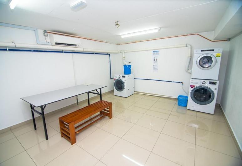 Cube 8 Teens Taman Mount Austin Apartment by UHA