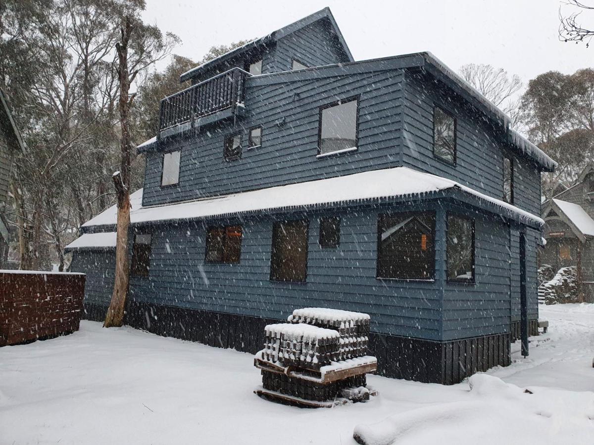 SNOWED INN apartment view 4