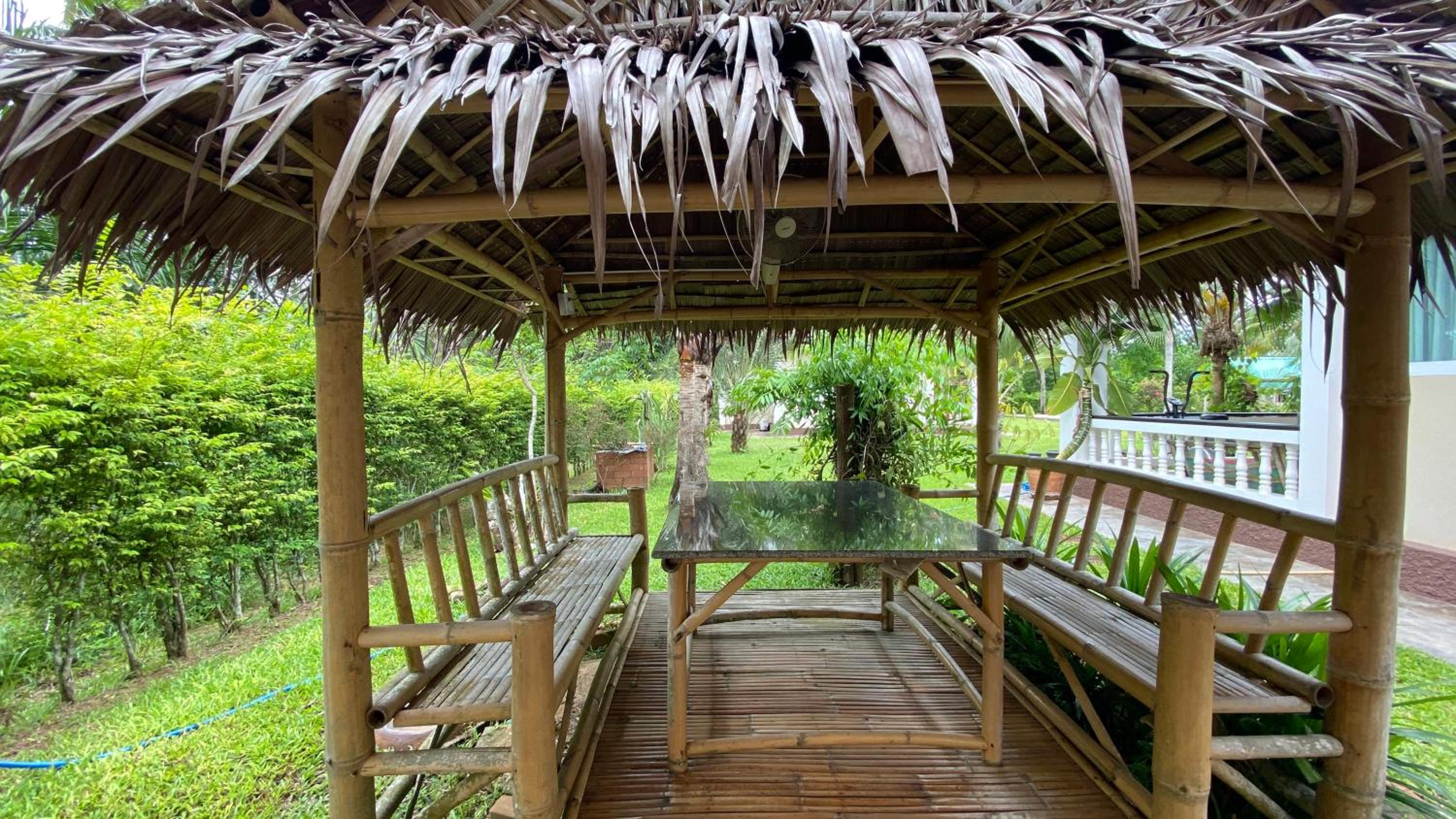 Palm Gardens Resort, Bang Saphan