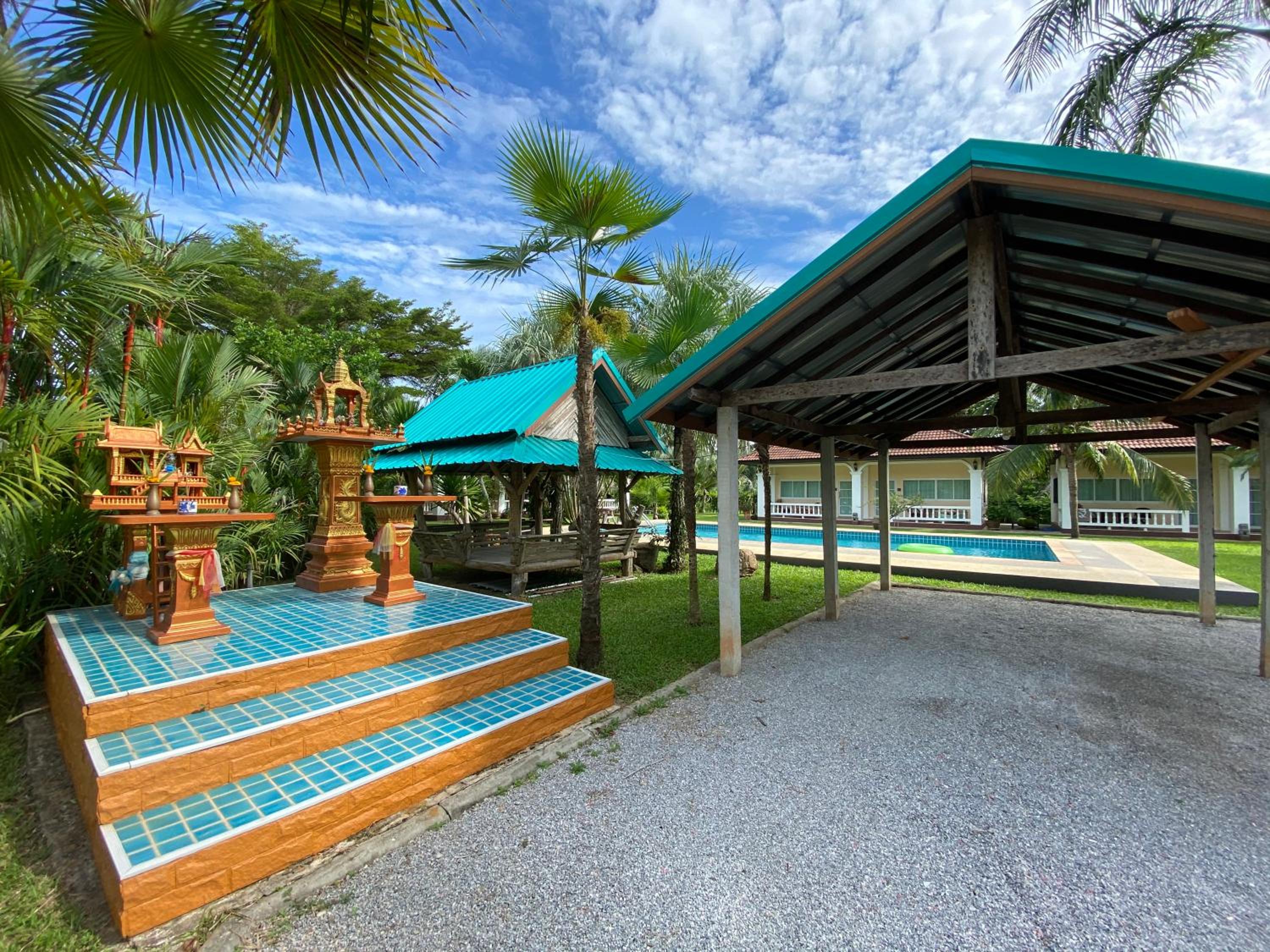 Palm Gardens Resort, Bang Saphan