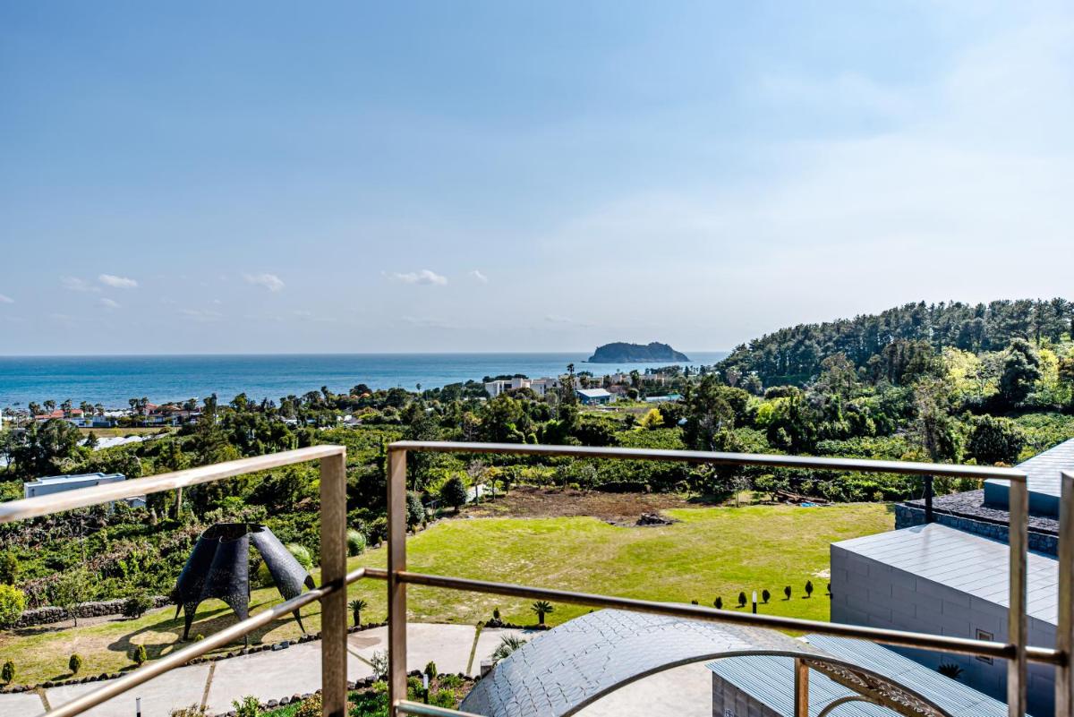 Jeju Bom stay & Art Gallery