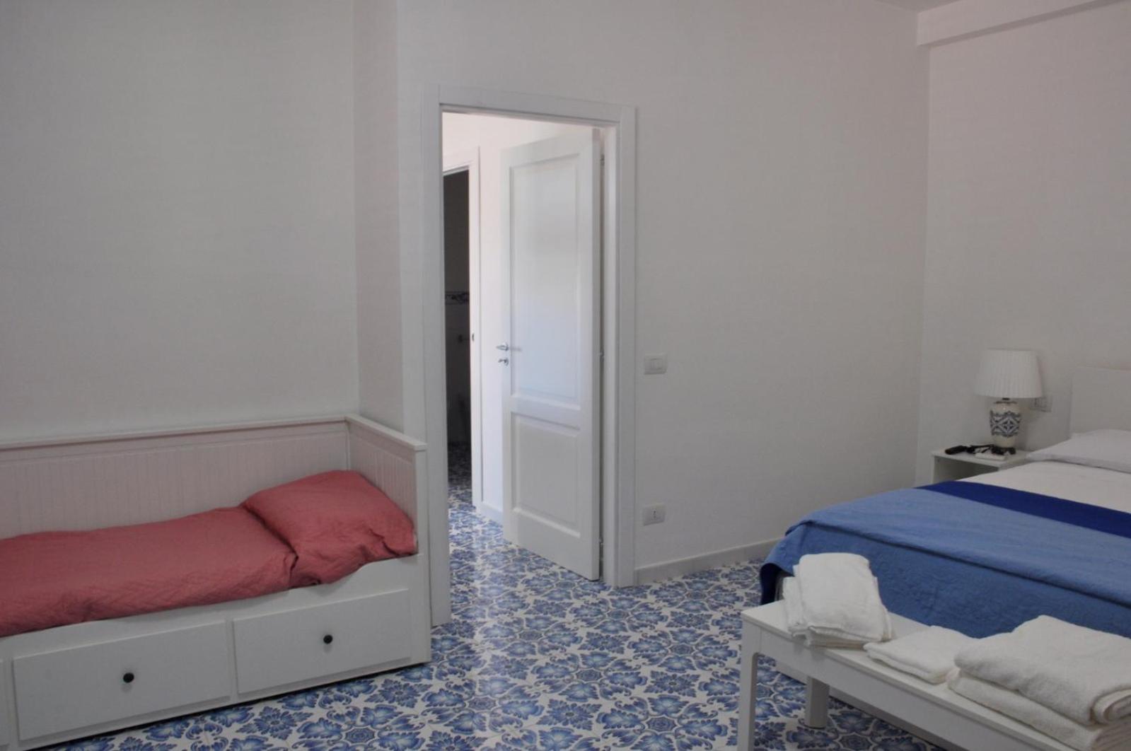 Calise guest house B senza balcone photo 5