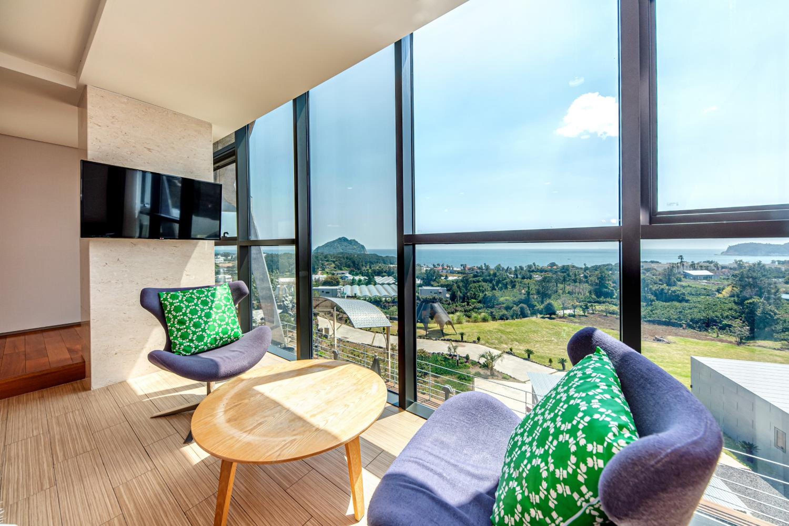 Jeju Bom stay & Art Gallery
