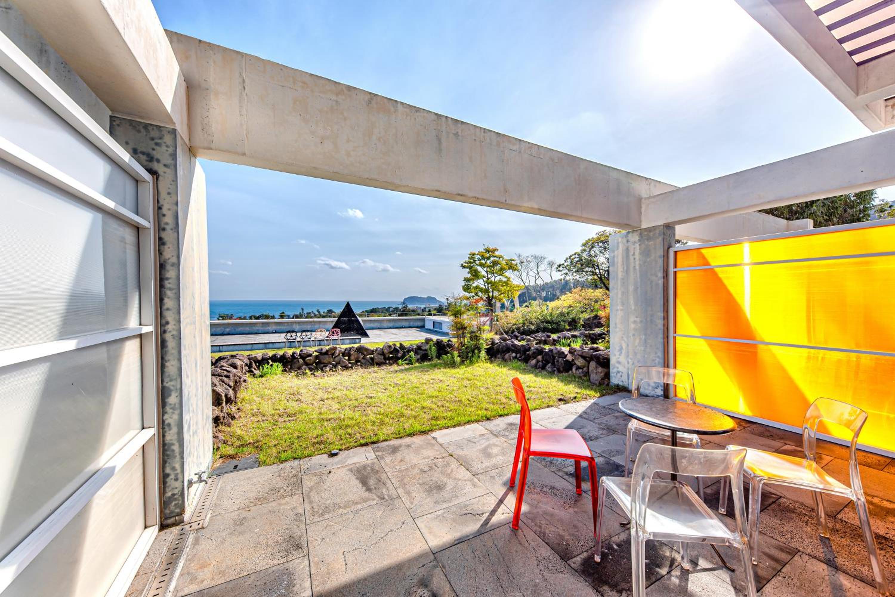 Jeju Bom stay & Art Gallery