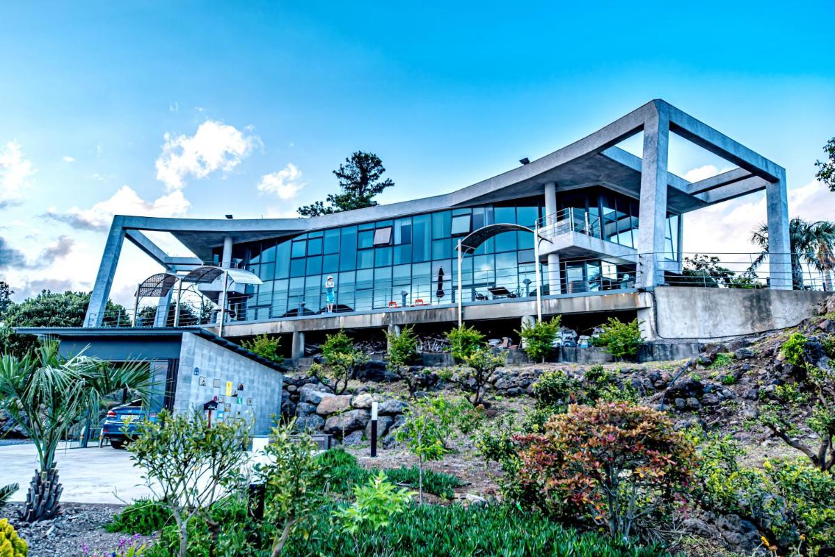 Jeju Bom stay & Art Gallery