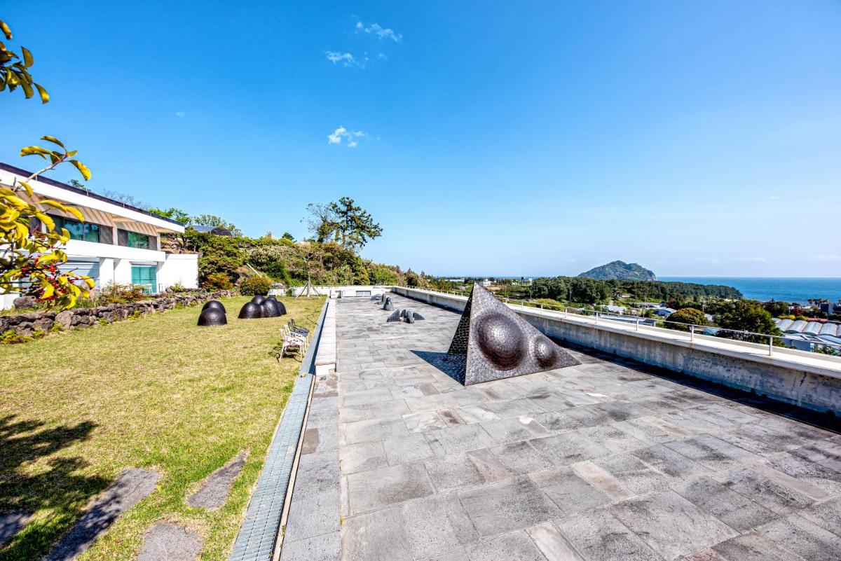 Jeju Bom stay & Art Gallery
