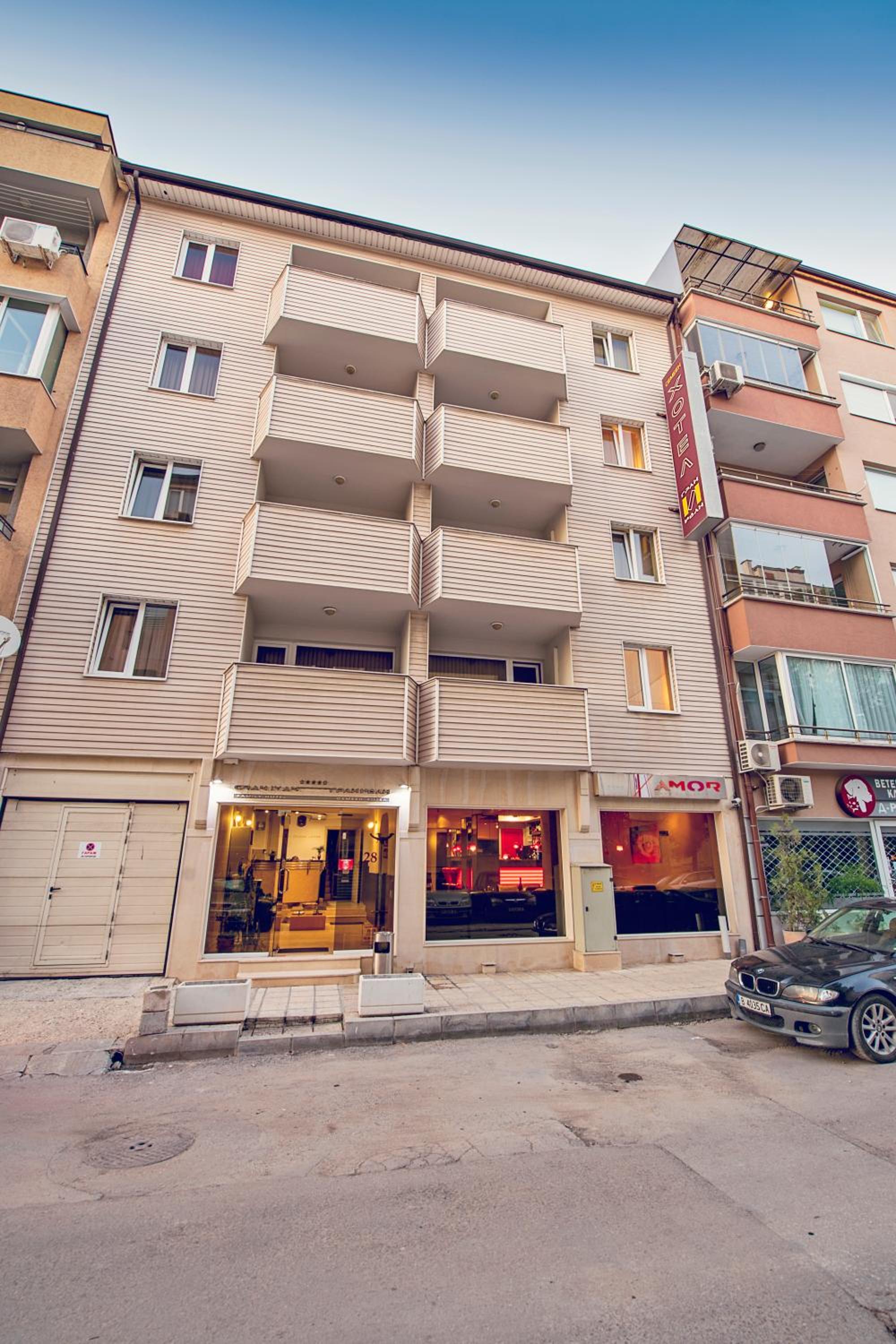 Hotel Family Hotel Gran Ivan - Image 1