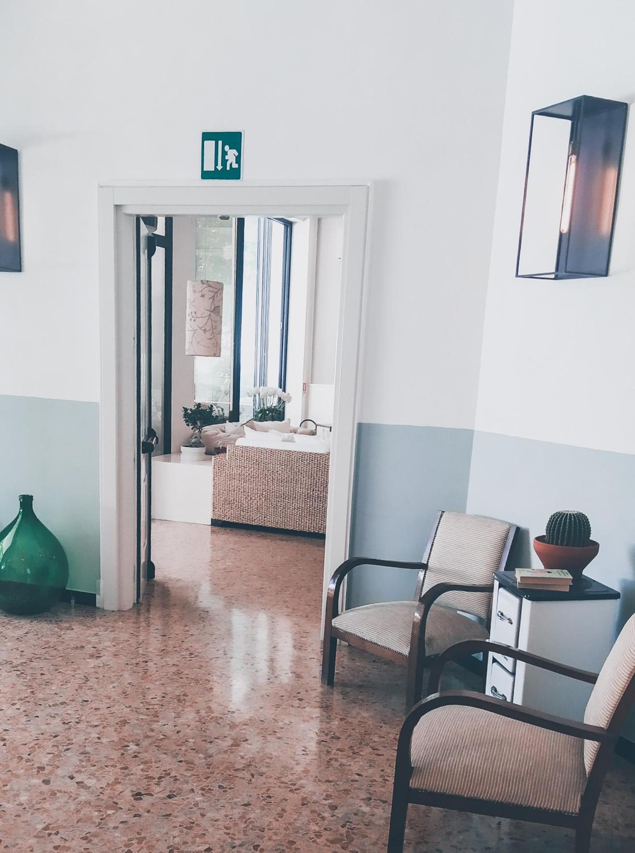 De La Ville Hotel