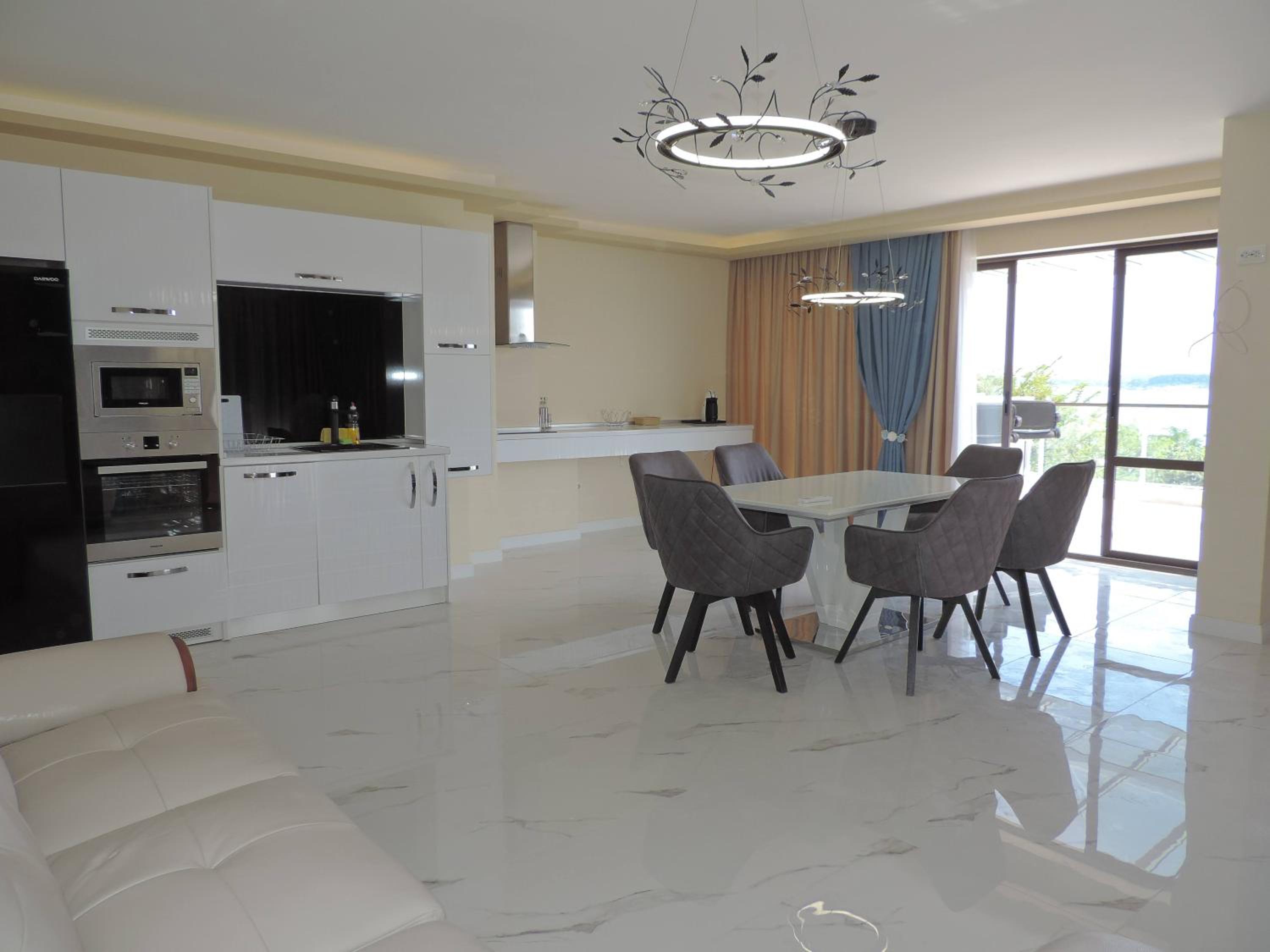 Green Paradise Deluxe Apartments