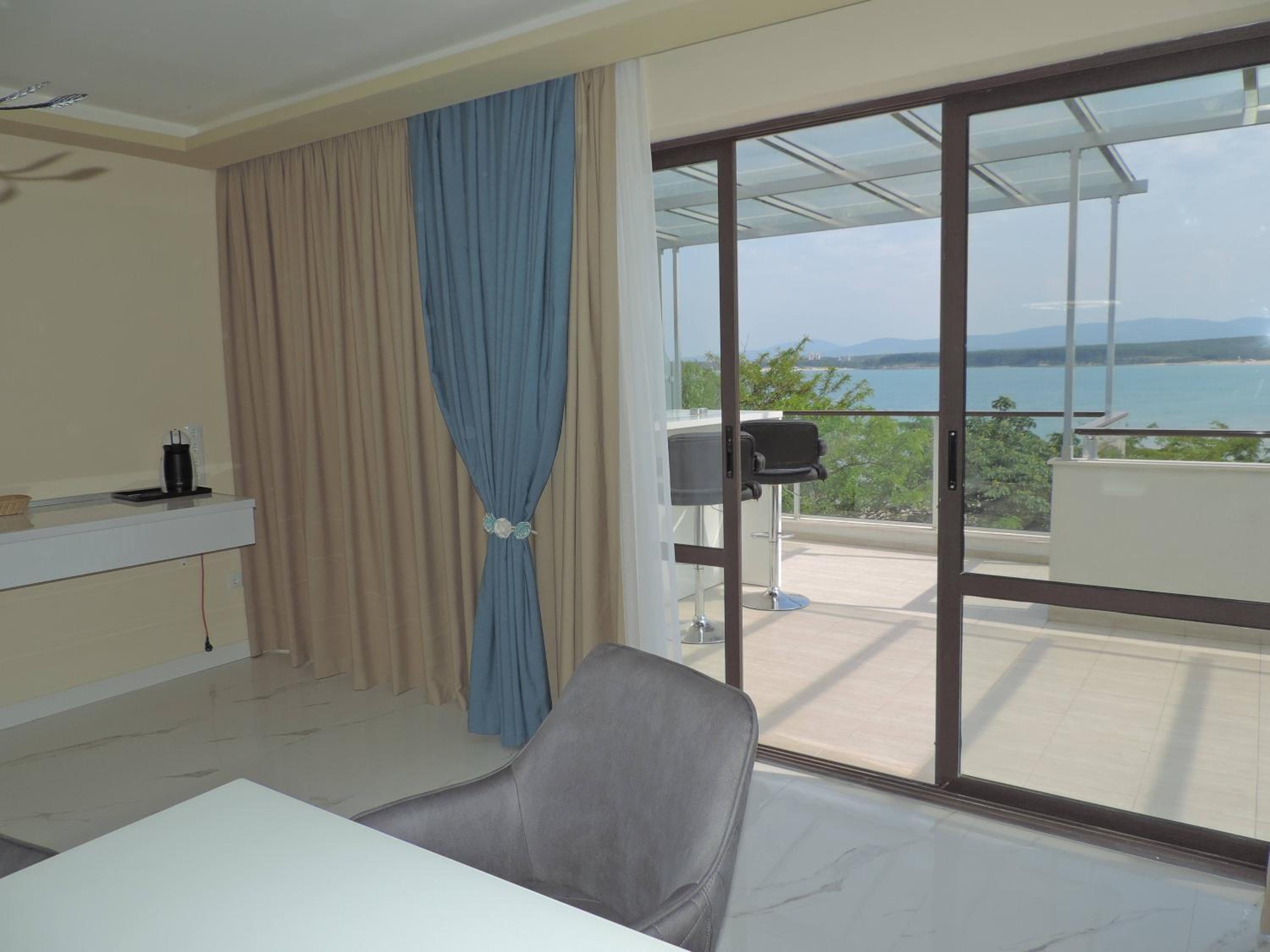 Green Paradise Deluxe Apartments