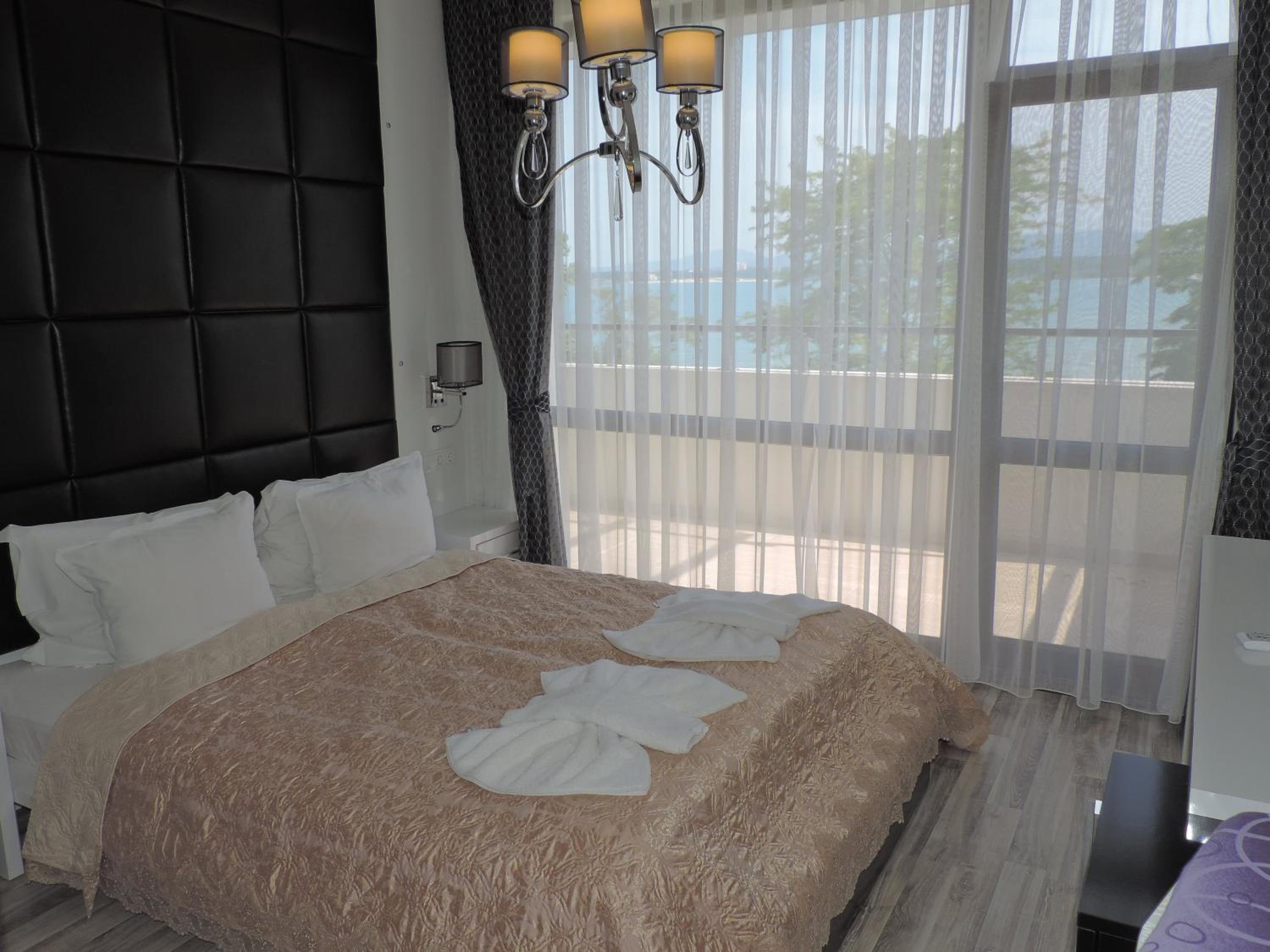 Green Paradise Deluxe Apartments