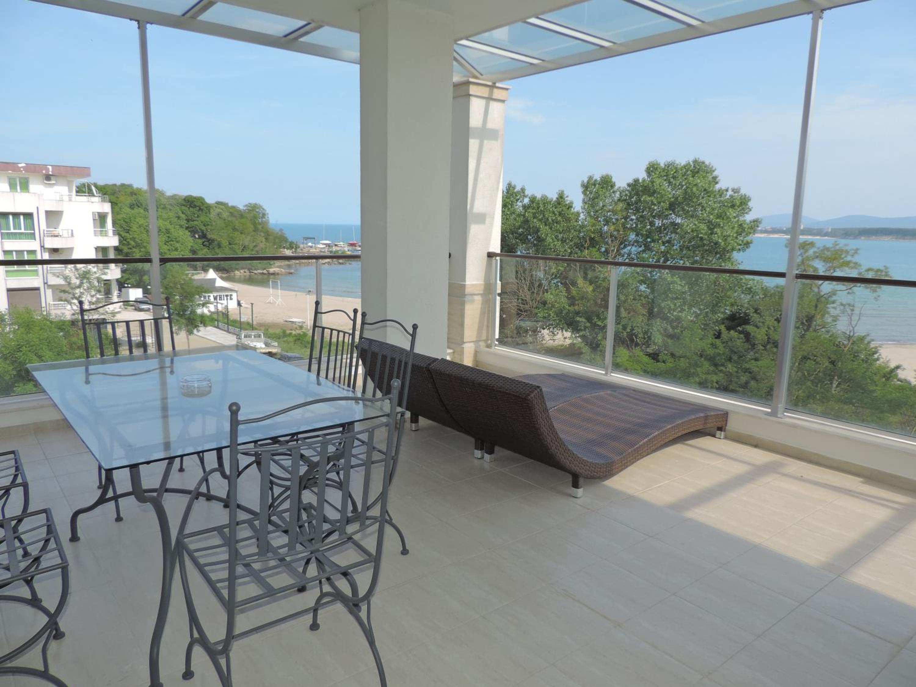 Green Paradise Deluxe Apartments