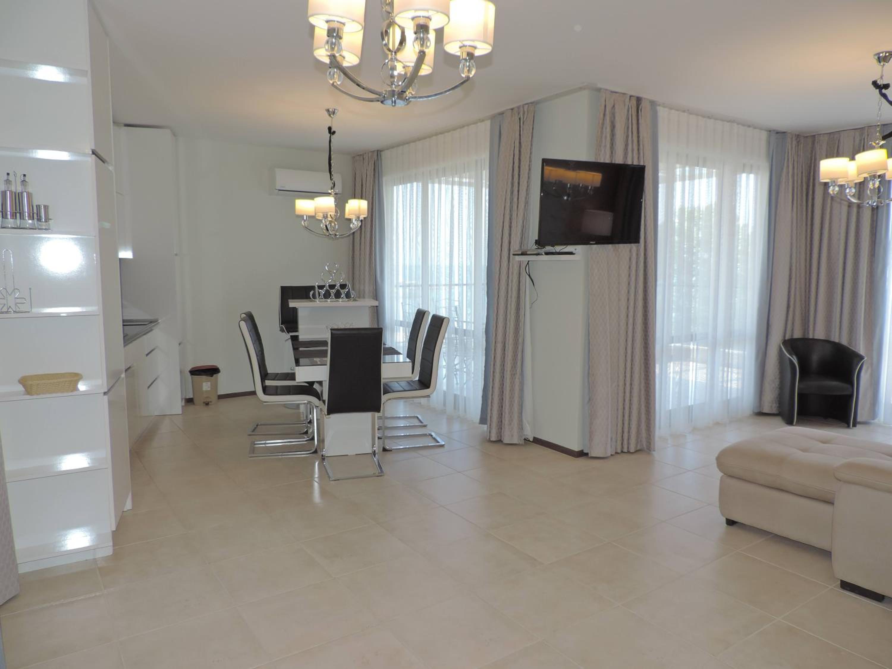 Green Paradise Deluxe Apartments