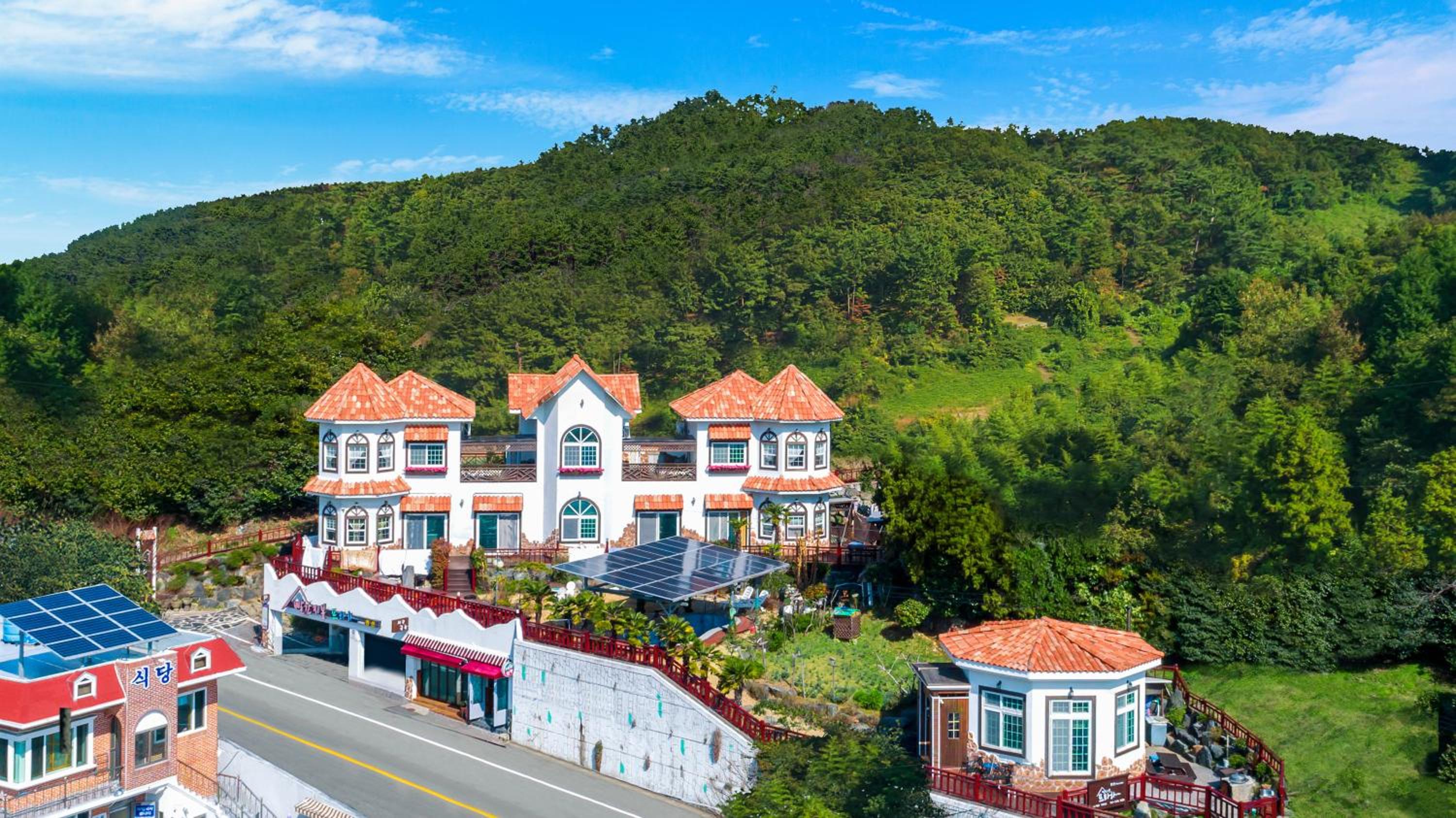 Red Praha Pension, Geoje - 2
