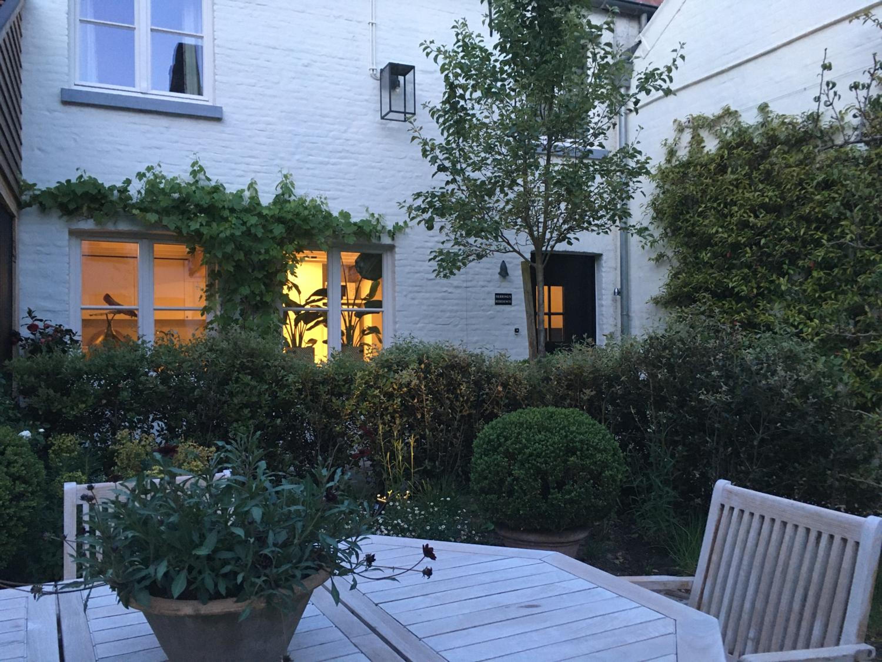 The Herring's Residence - Stylish Private Cottage with Breakfast in Historic Center - Adults-Only