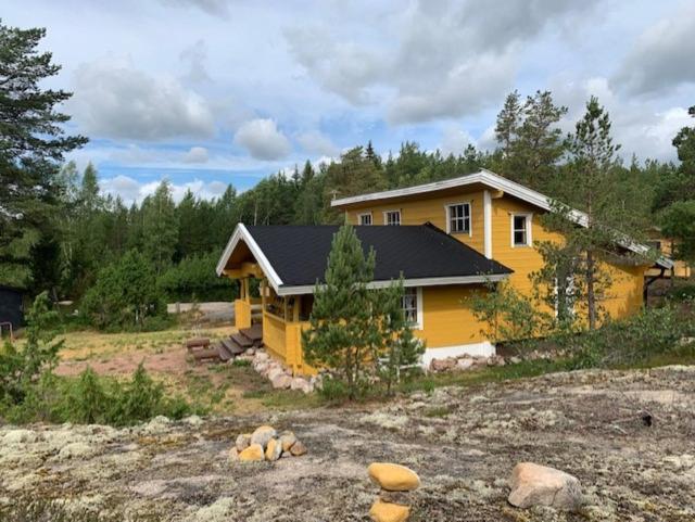 Luxury Holiday Home with Private Lake
