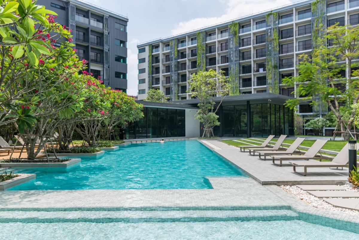 Blossom Sathorn by Plearn