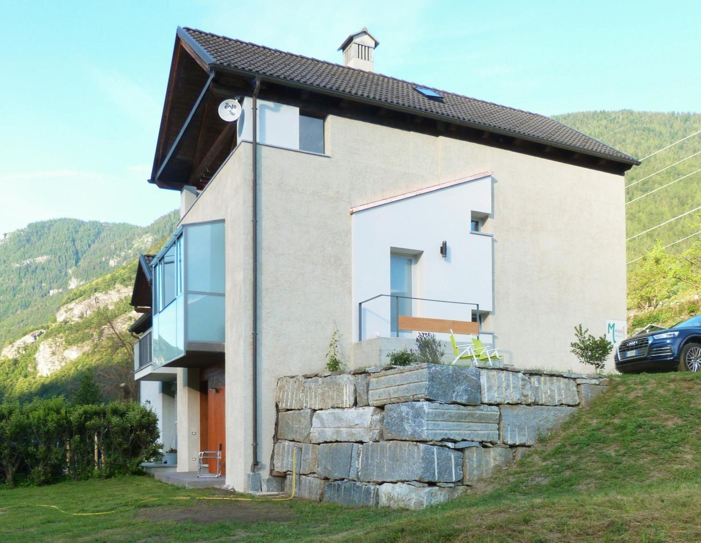 Maison 4 soleil. Casa design luce e natura