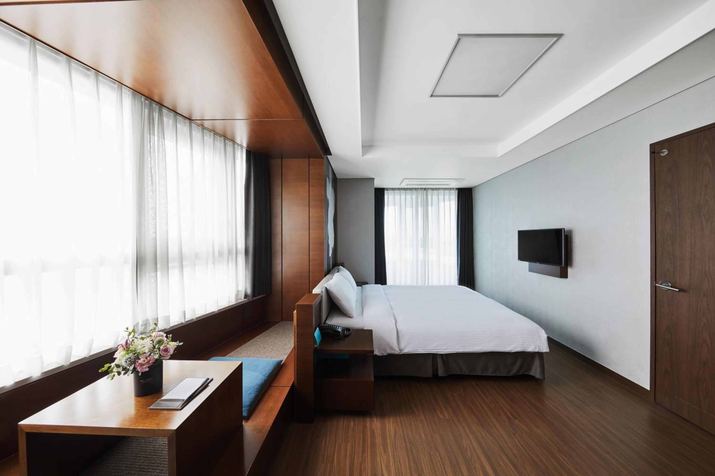 Felix by STX Hotel & Suite