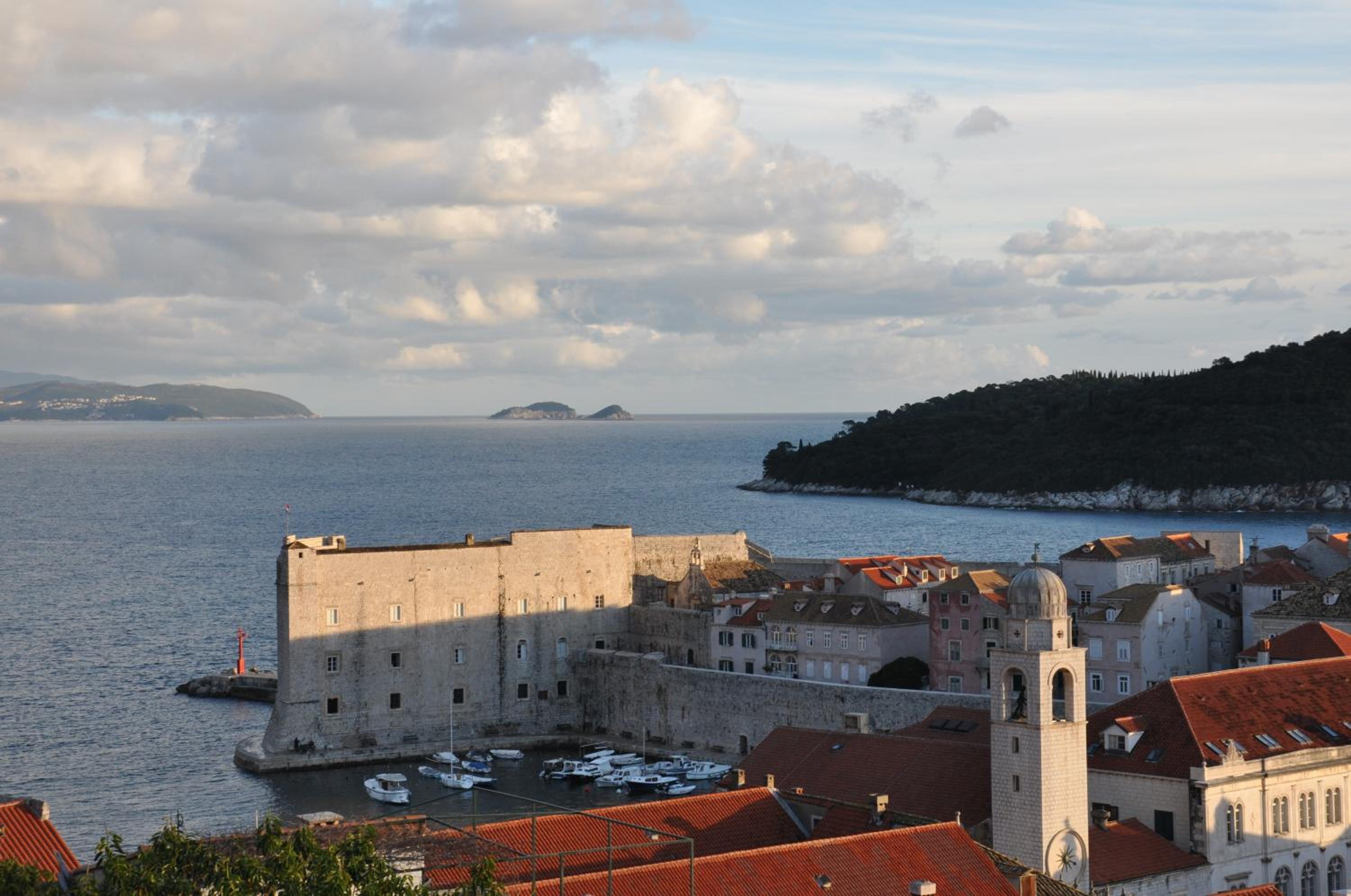 Hotel Apartments Lucic - Image 1