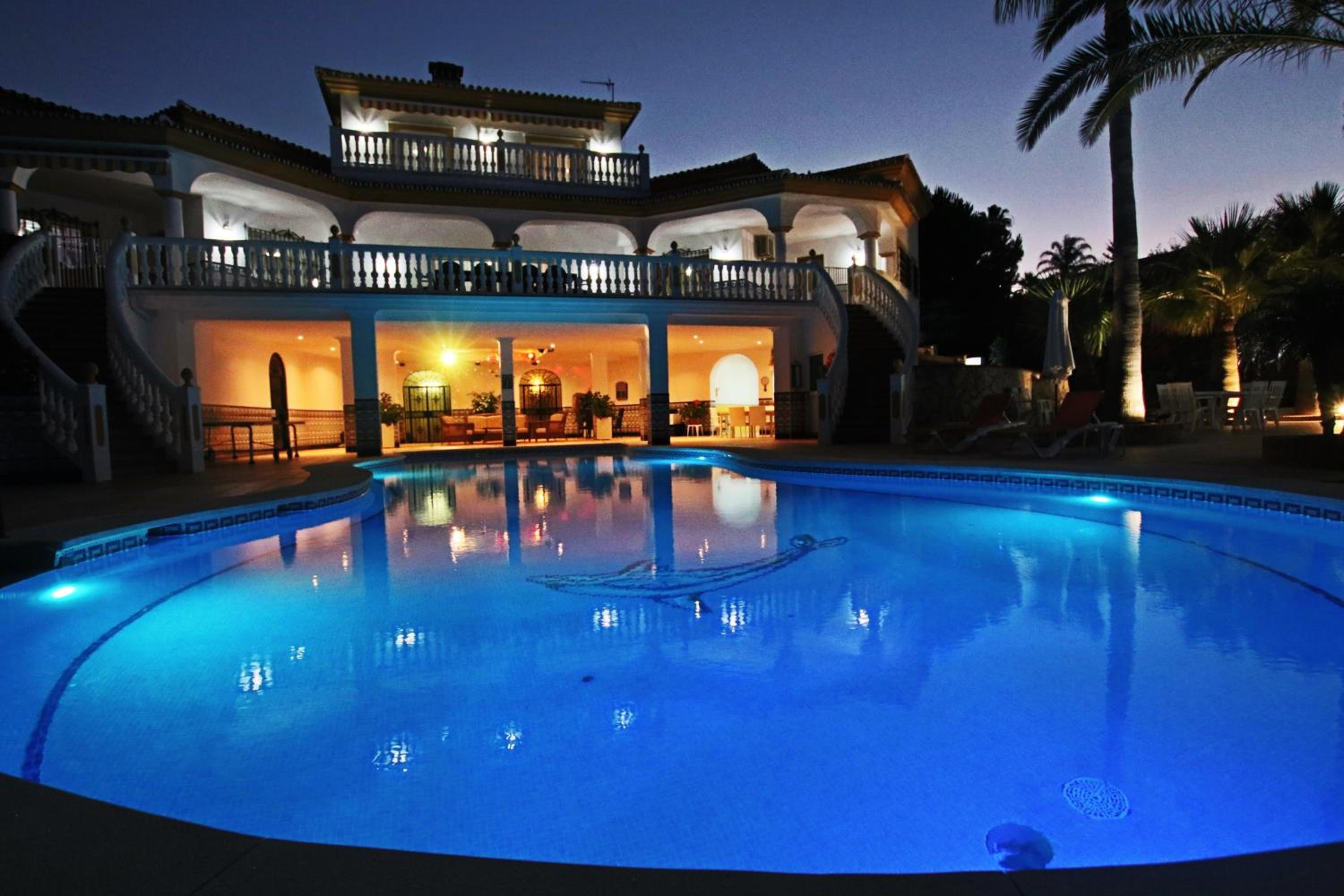 TESS Villa El Oasis