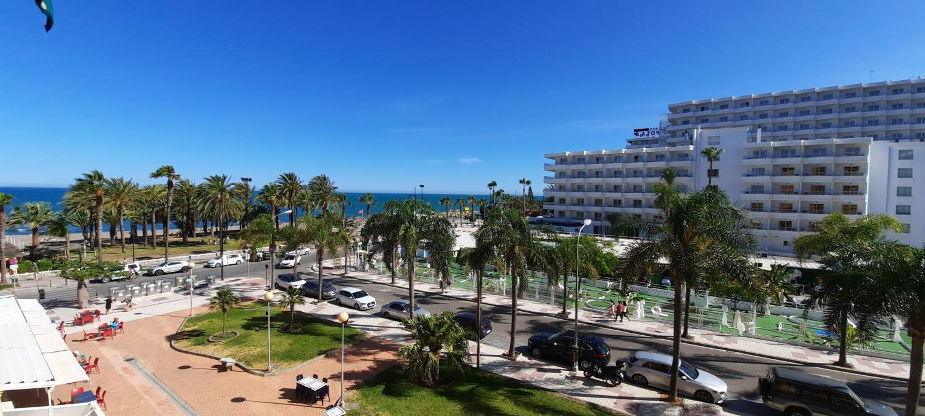 IMPRESIONANTE PRIMERA LÍNEA DE PLAYA, BAJONDILLO BEACH view 2