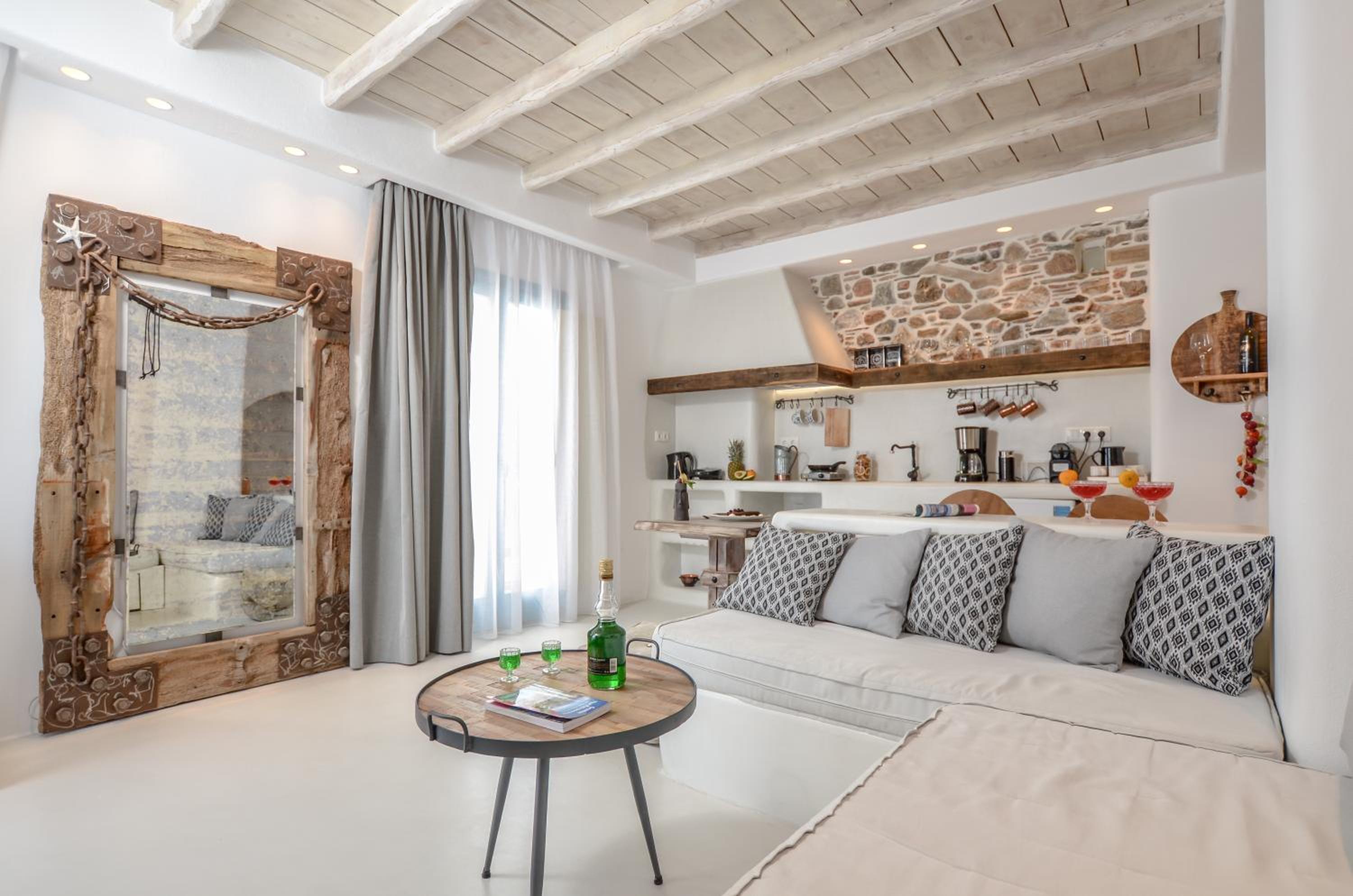 Honey & Cinnamon Luxury Suite view 4