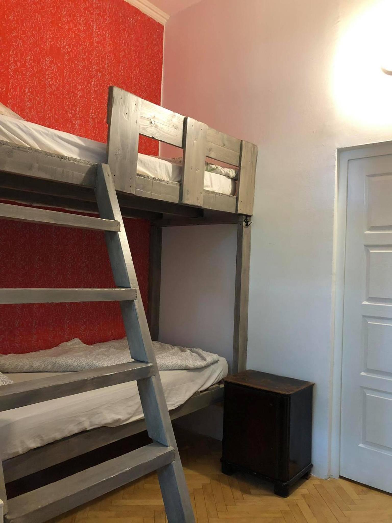 Baroque Hostel & Coworking