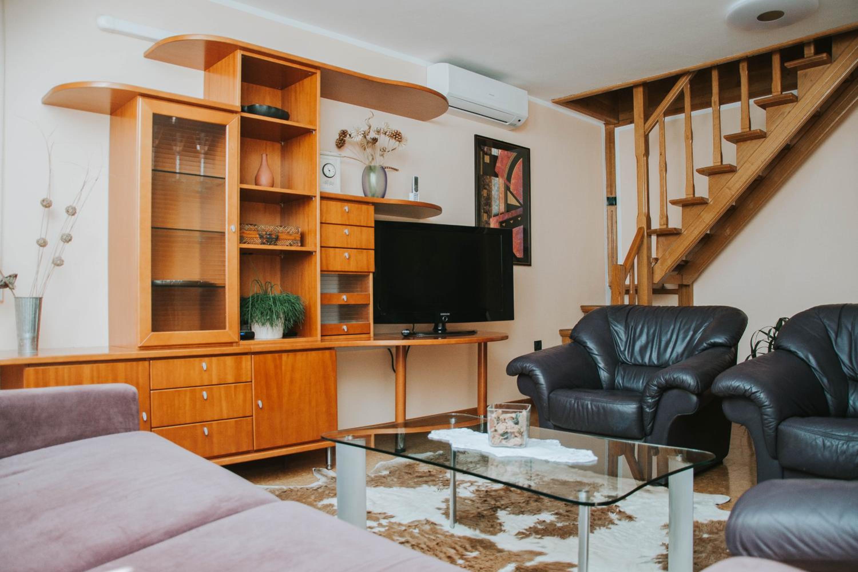 Apartment Bor view 3