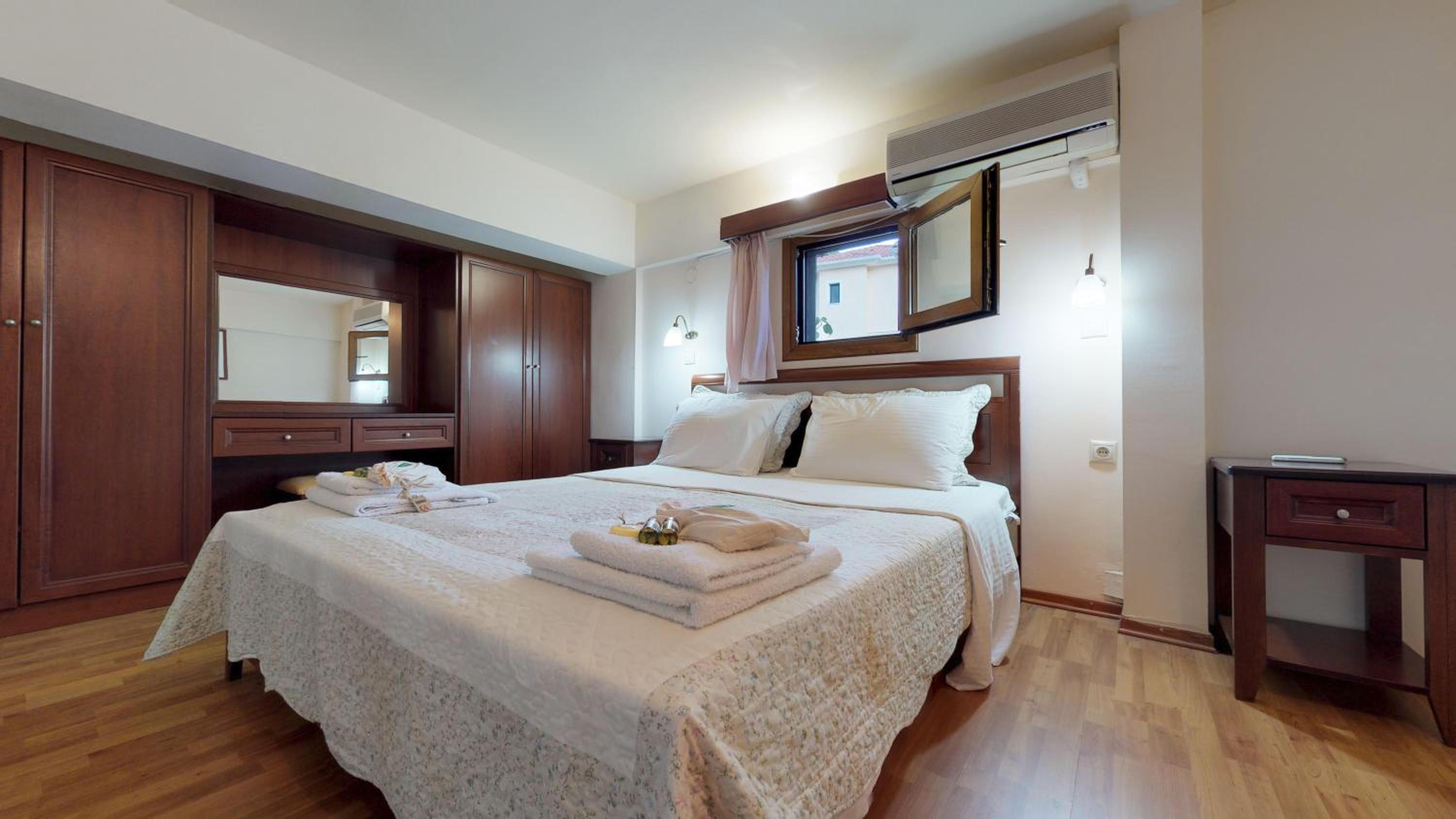 Zorbas Apartments