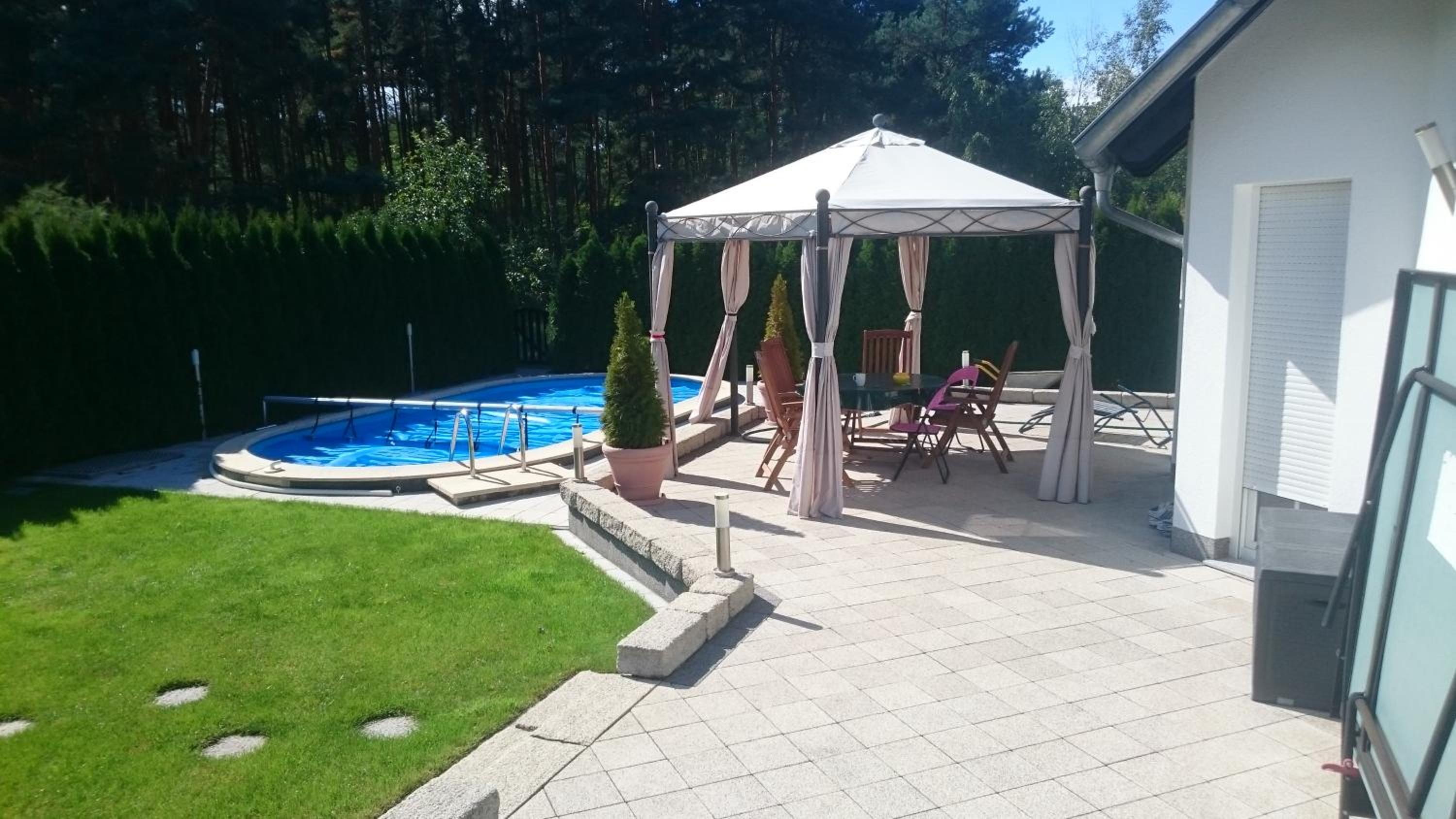Gästezimmer im bewohnten EFH mit Pool und Garten view 4