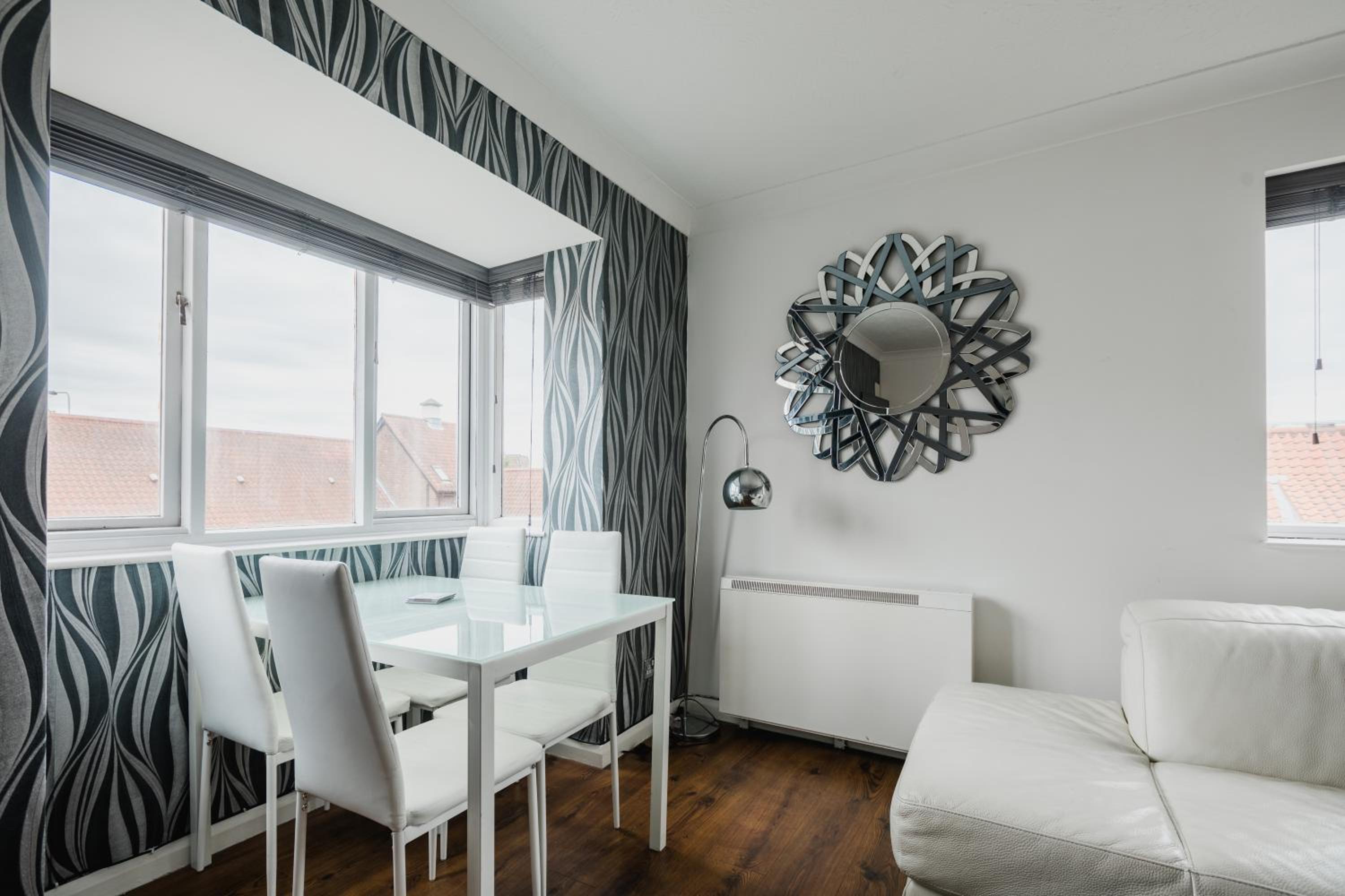 Hullidays - 'Old School Penthouse' Trinity Square